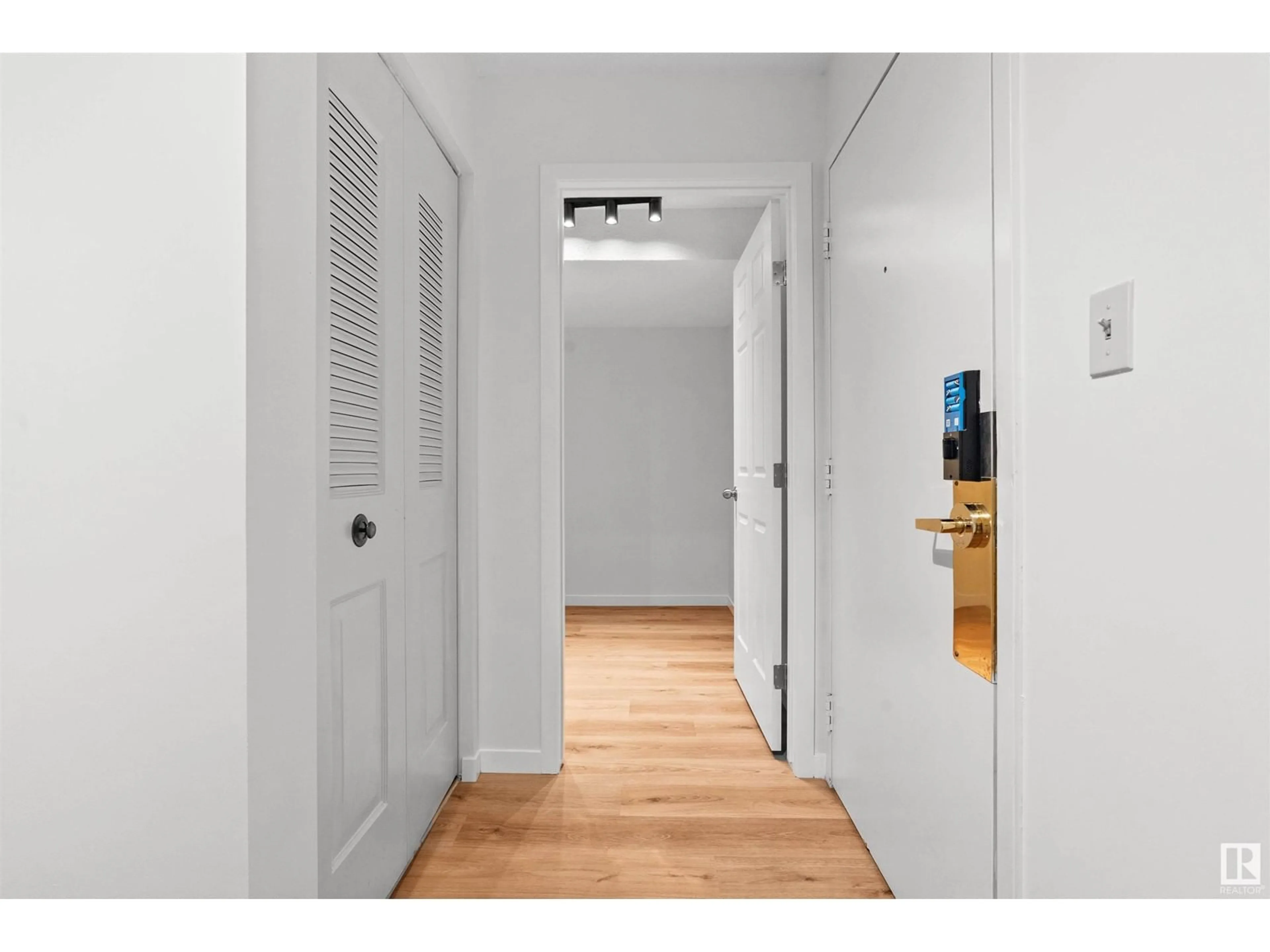 Indoor entryway for #101 - 10611 84 AV NW, Edmonton Alberta T6E2H7