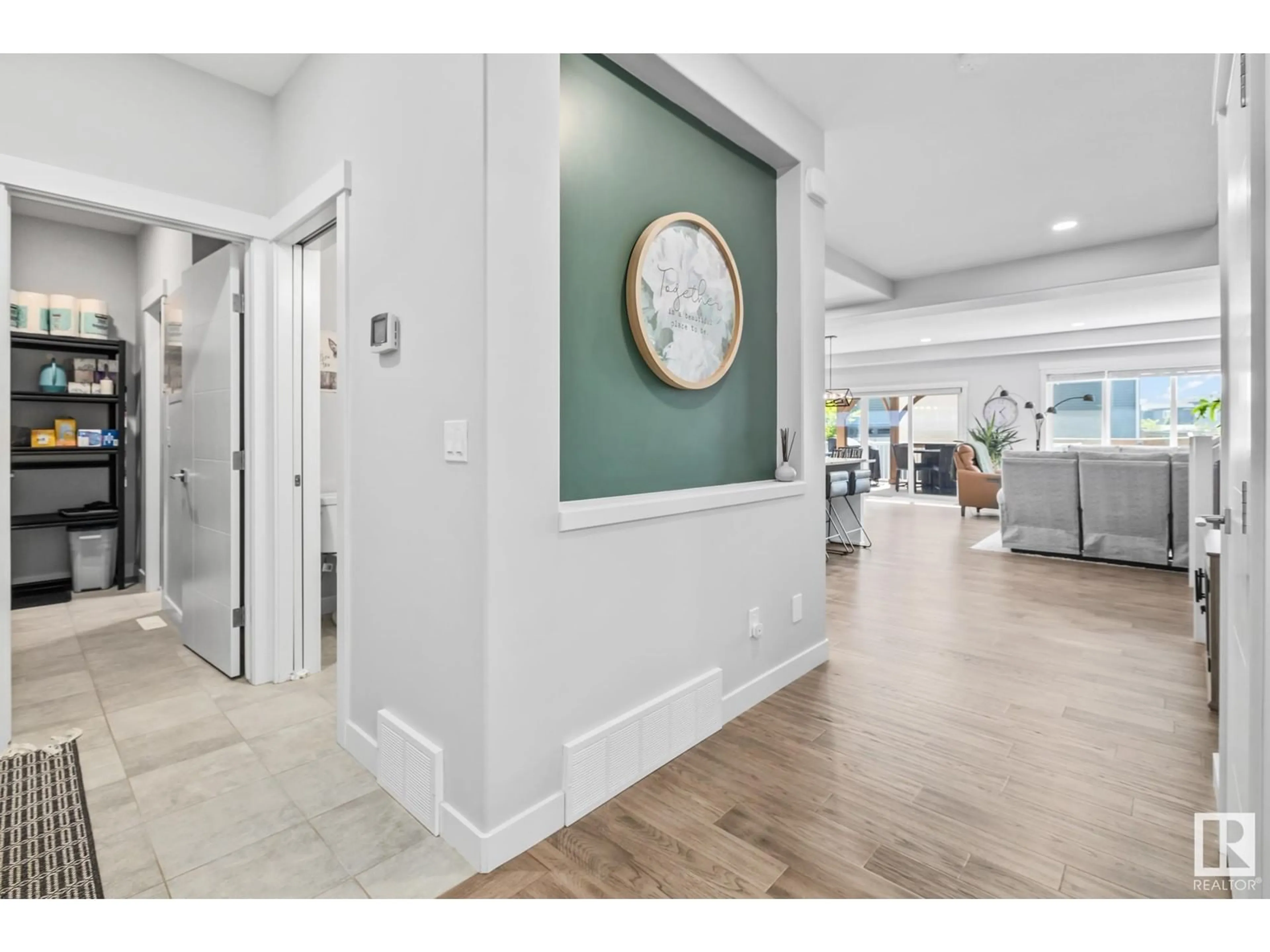 Indoor entryway for 18 RATELLE CI, St. Albert Alberta T8N7T8