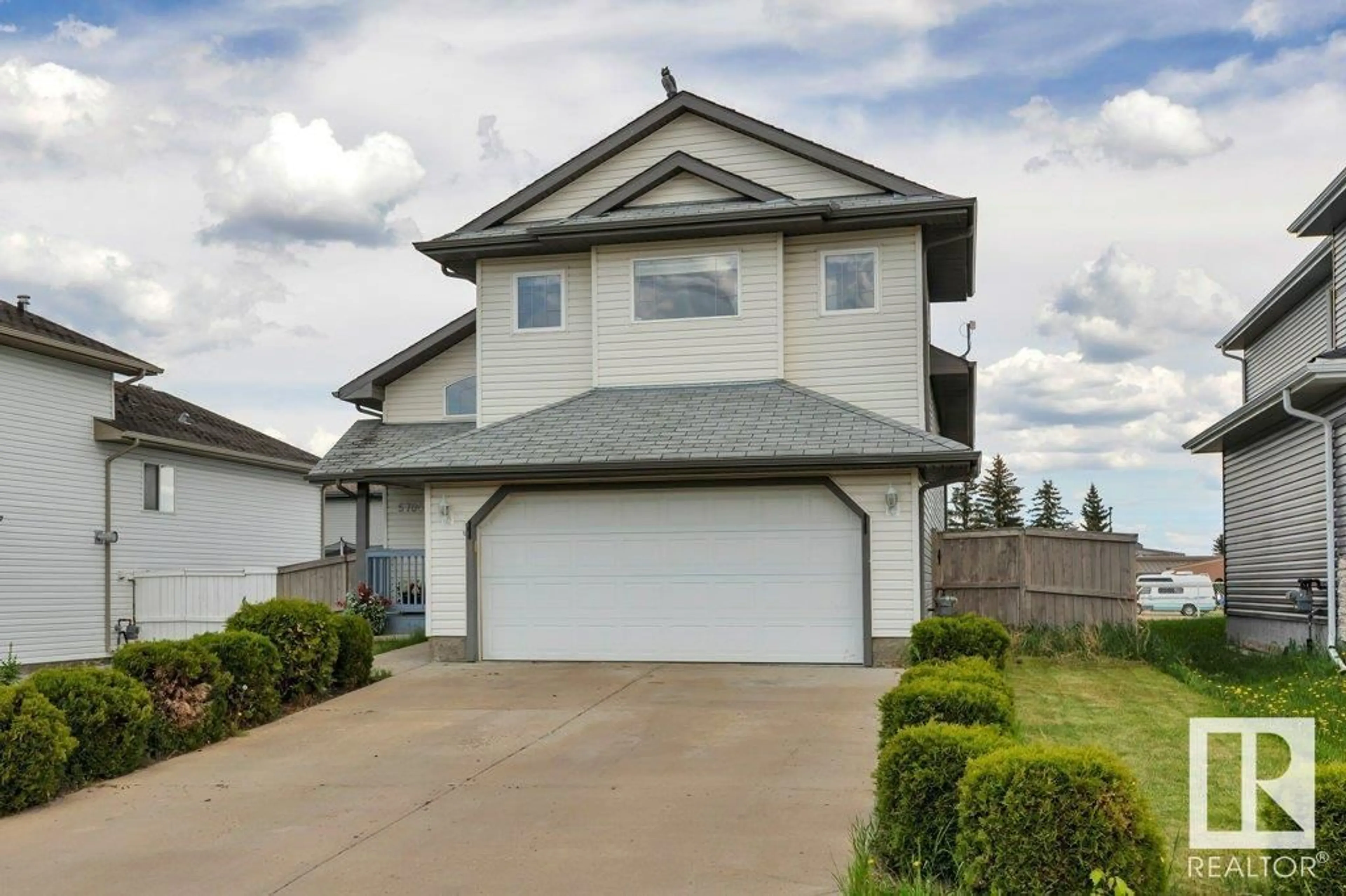 Home with vinyl exterior material, street for 5705 45 ST, Tofield Alberta T0B4J0