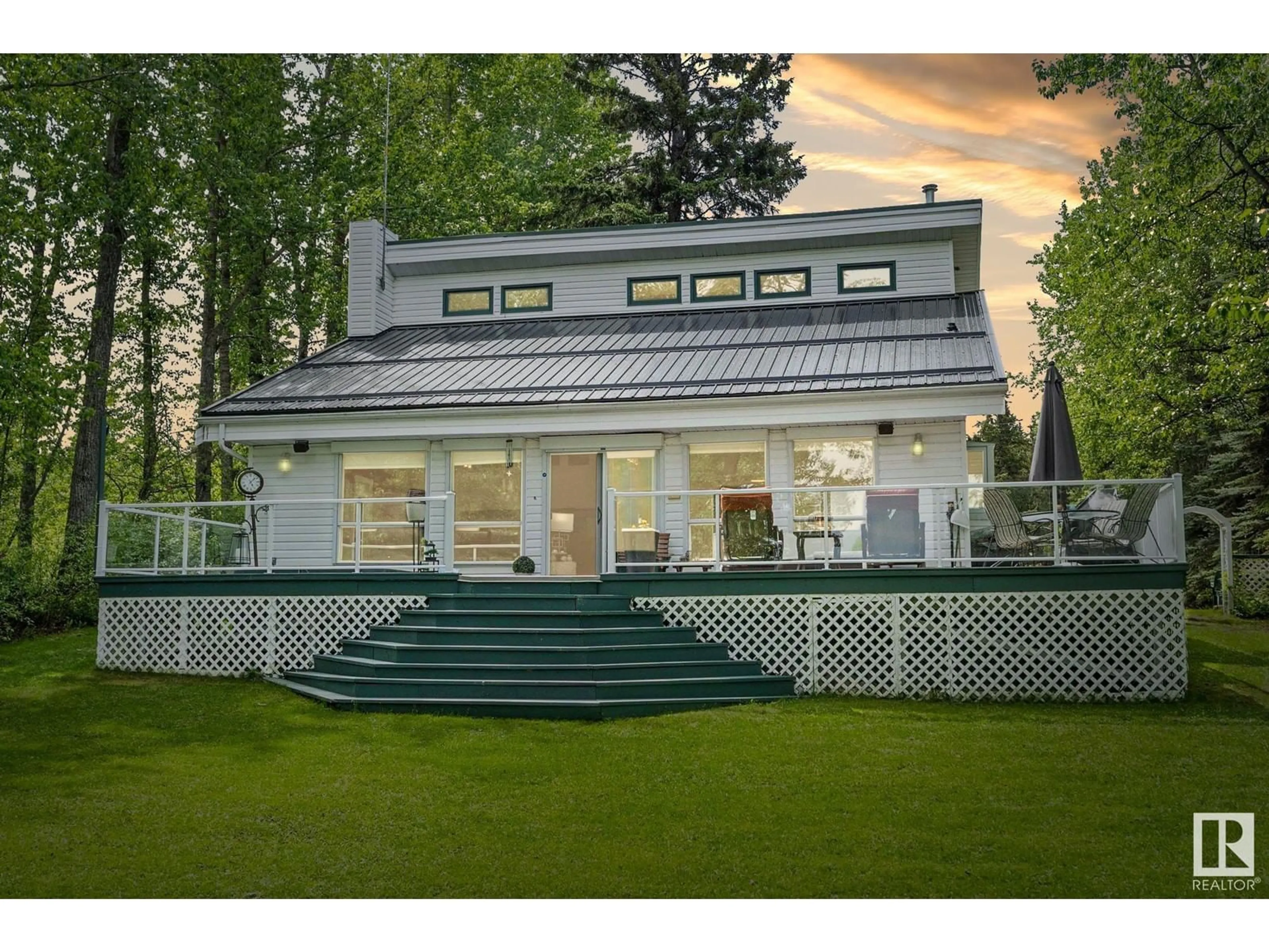 Home with vinyl exterior material, unknown for 633 - 96 4418 HWY, Rural Lac Ste. Anne County Alberta T0E0L0
