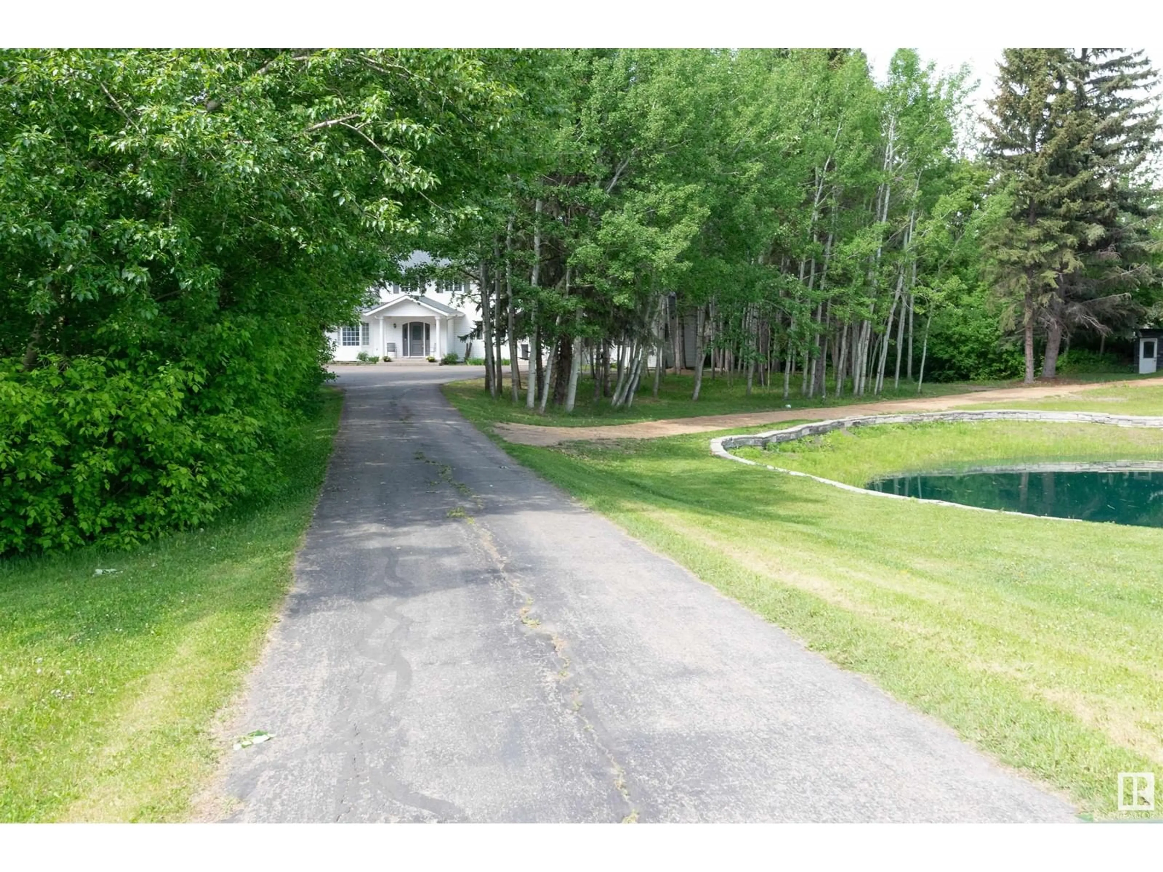 A pic from outside/outdoor area/front of a property/back of a property/a pic from drone, street for 232 - 253 52310 RGE ROAD, Rural Strathcona County Alberta T8B1C2
