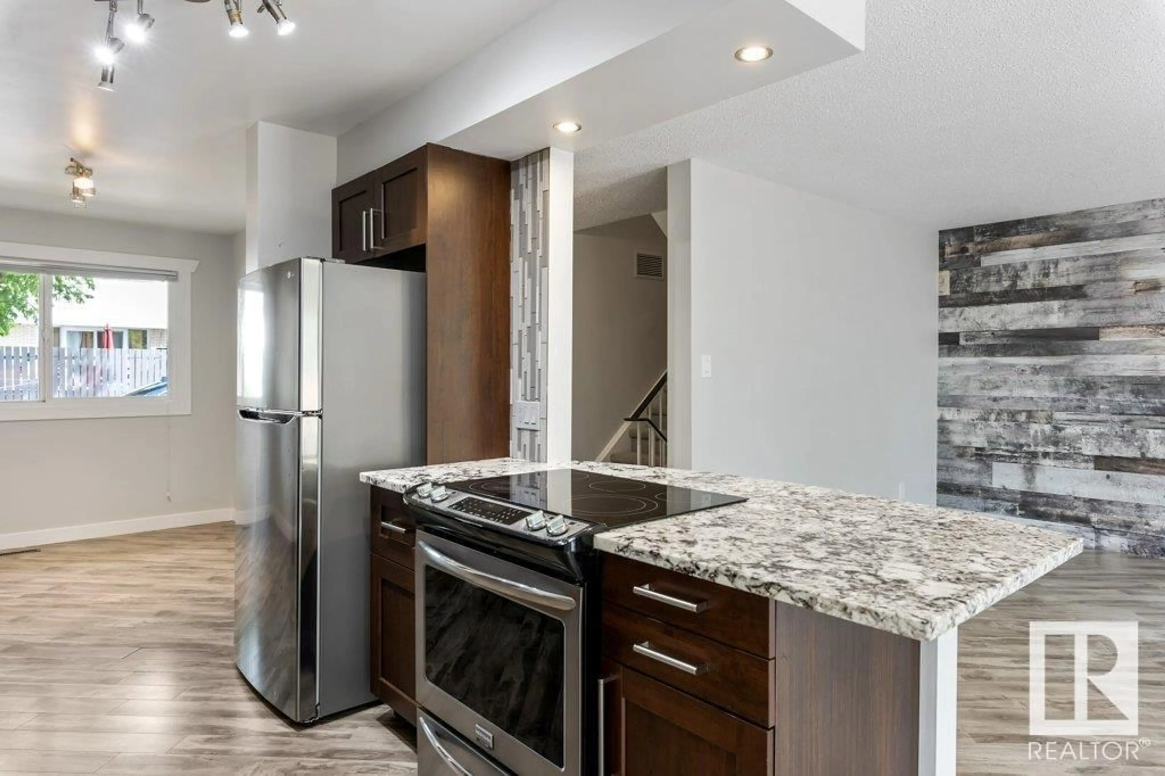 Open concept kitchen, unknown for 17 ROYAL RD, Edmonton Alberta T6J2E7