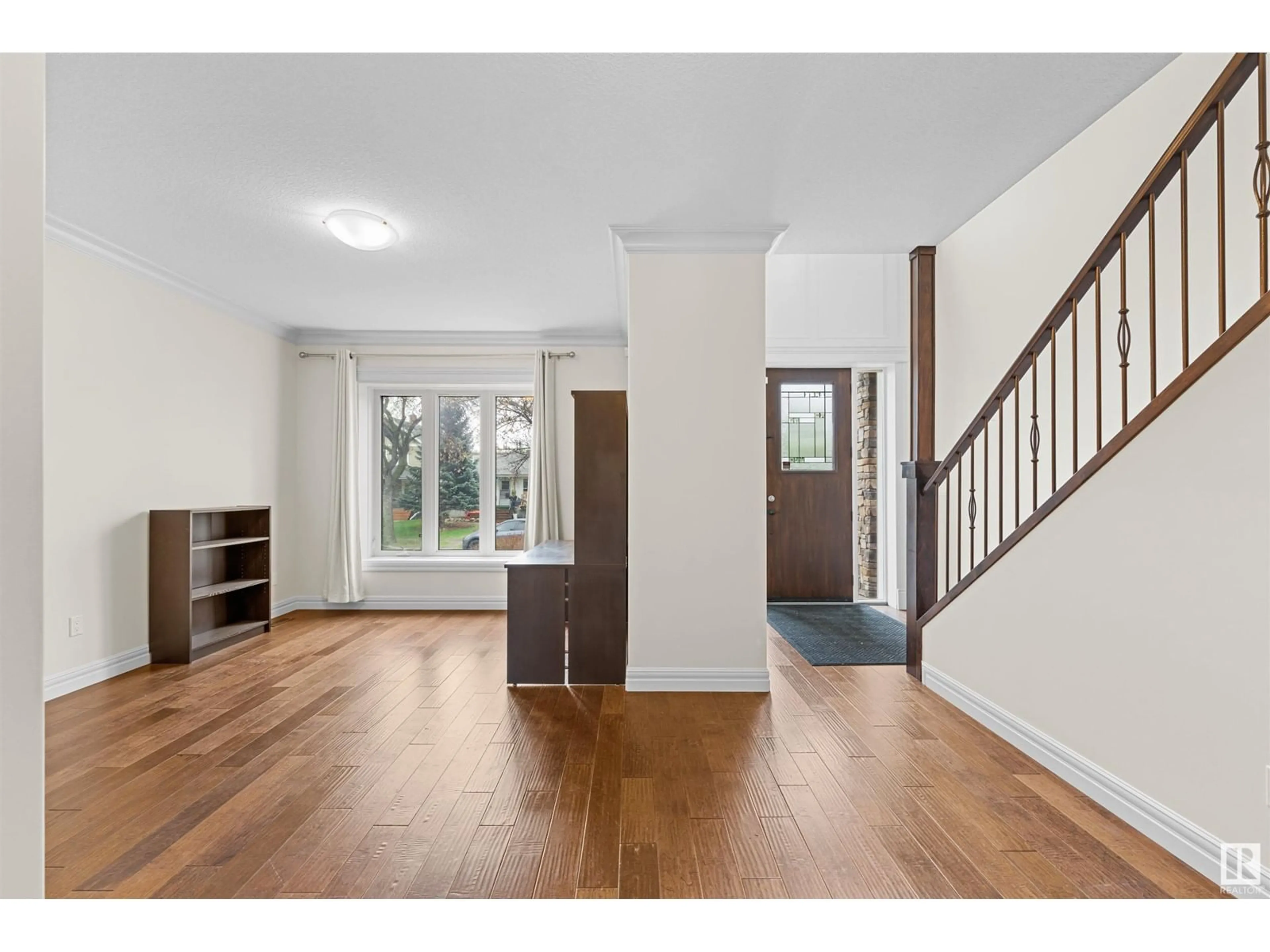 Indoor entryway for 9654 83 AV, Edmonton Alberta T6C1C2