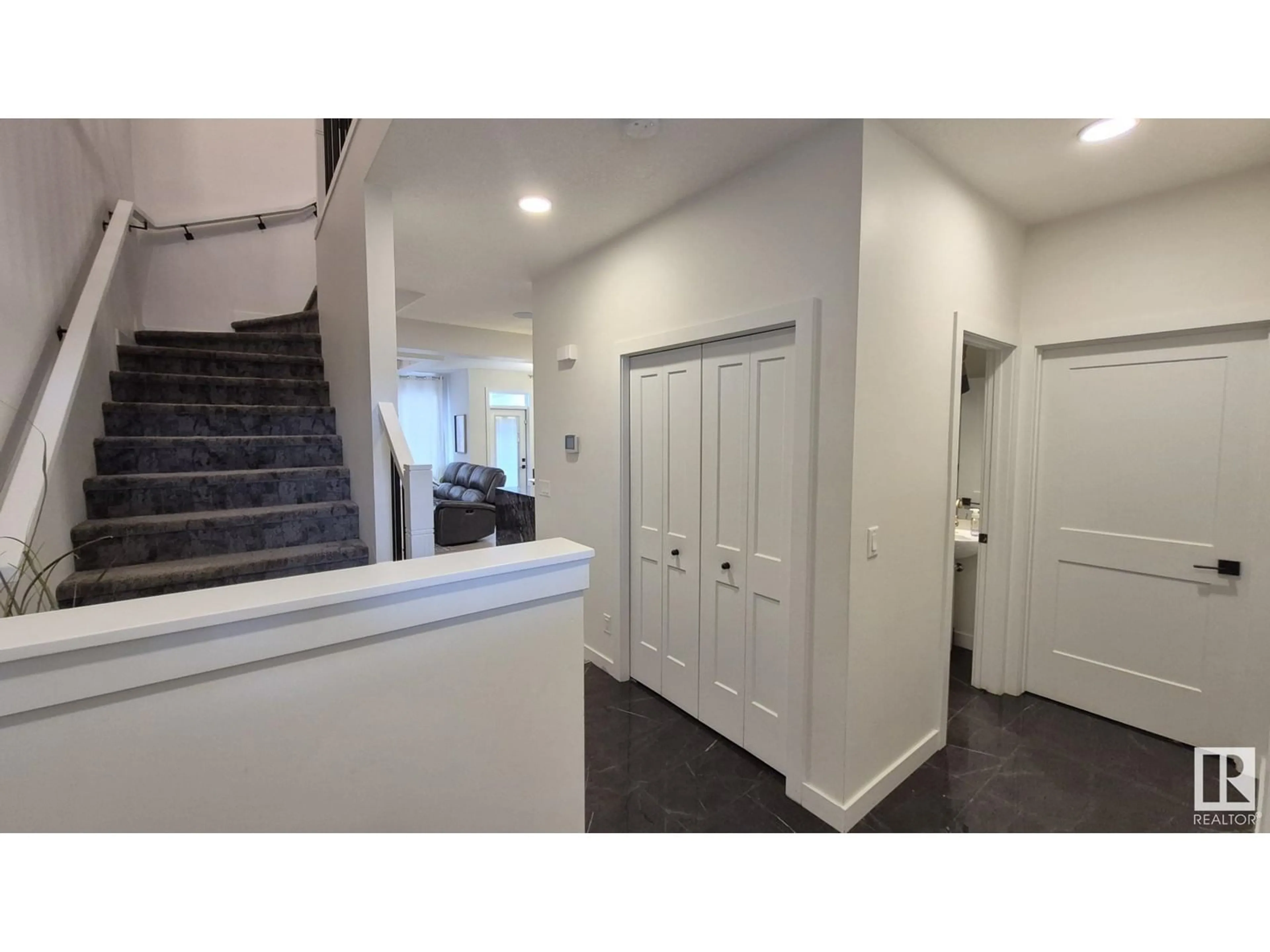 Indoor entryway for SW - 5213 22A AV, Edmonton Alberta T6X2Y1