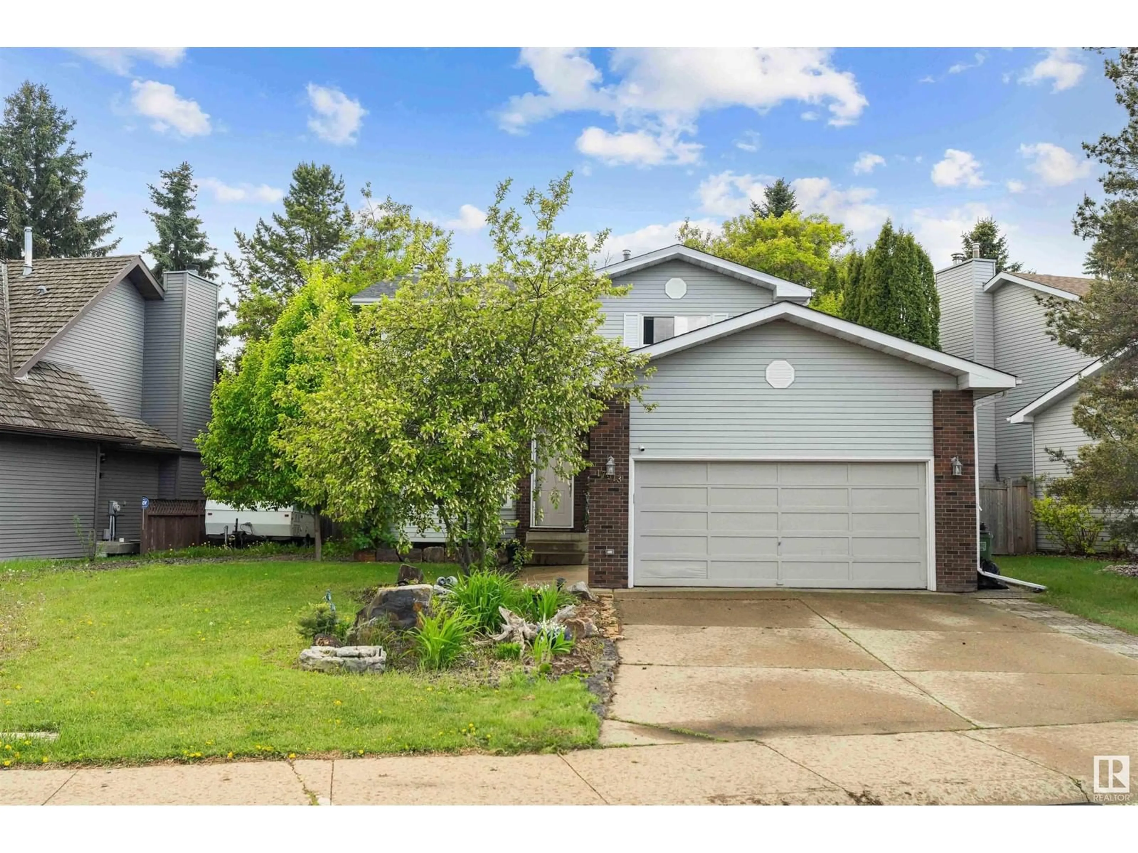Home with vinyl exterior material, street for NW - 17913 55 AV, Edmonton Alberta T6M1W9