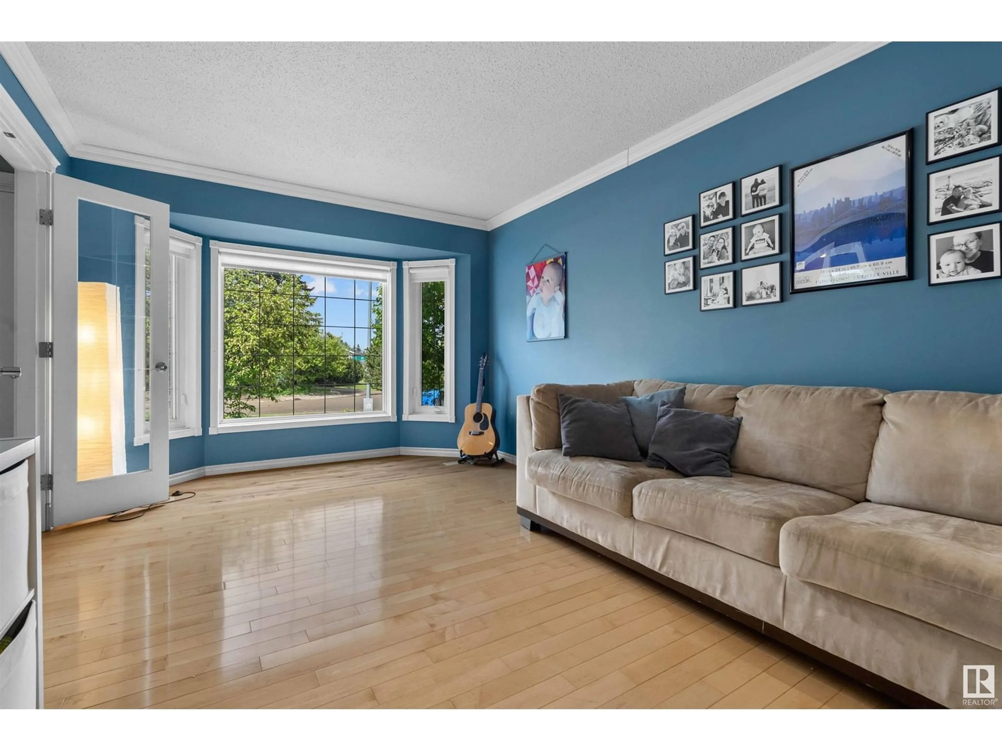Living room with furniture, wood/laminate floor for NW - 17913 55 AV, Edmonton Alberta T6M1W9