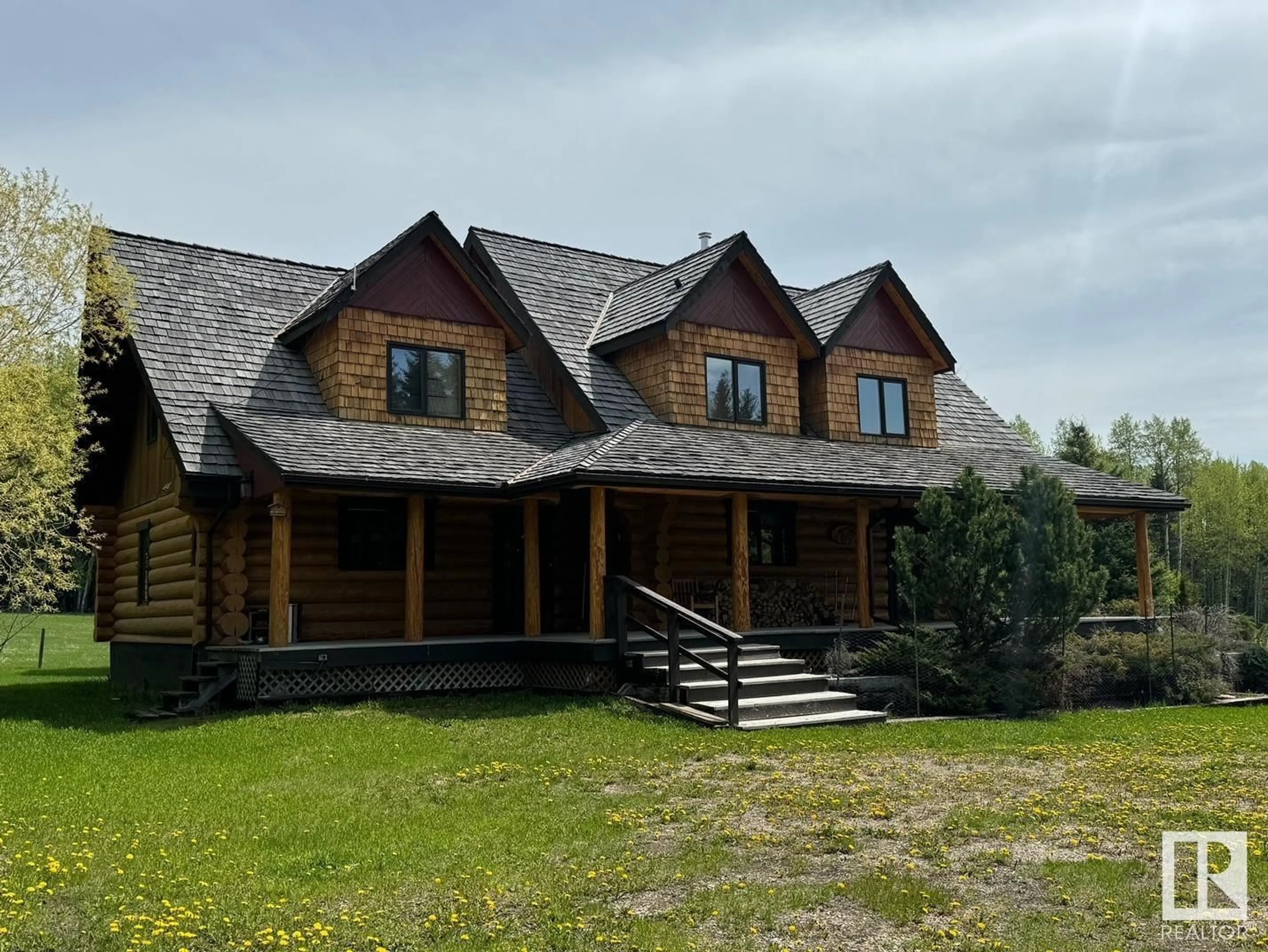 A pic from outside/outdoor area/front of a property/back of a property/a pic from drone, building for 53125 RR 195, Rural Yellowhead Alberta T7E3A2