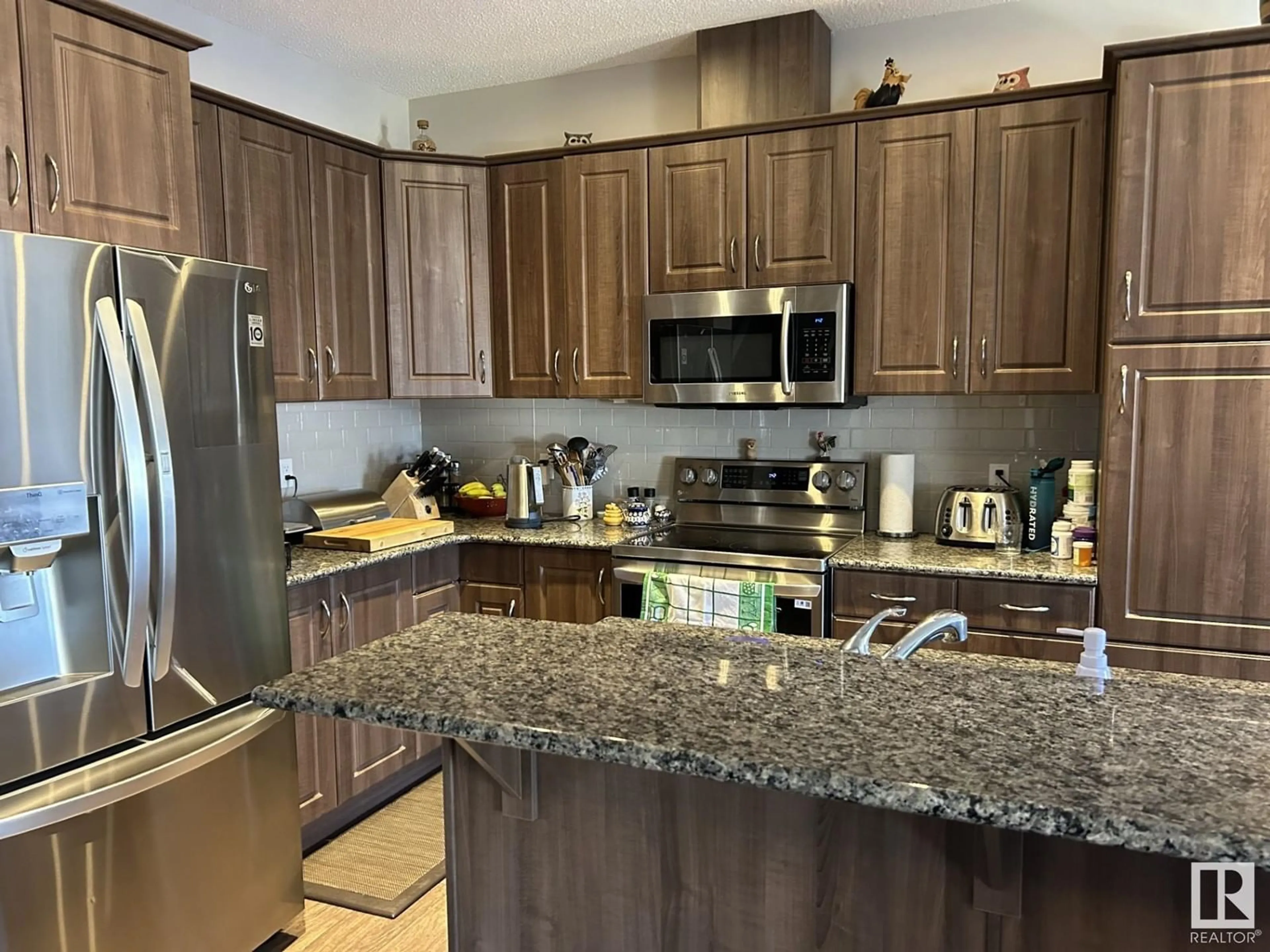 Open concept kitchen, unknown for 5870 ANTHONY CR, Edmonton Alberta T6W3H4