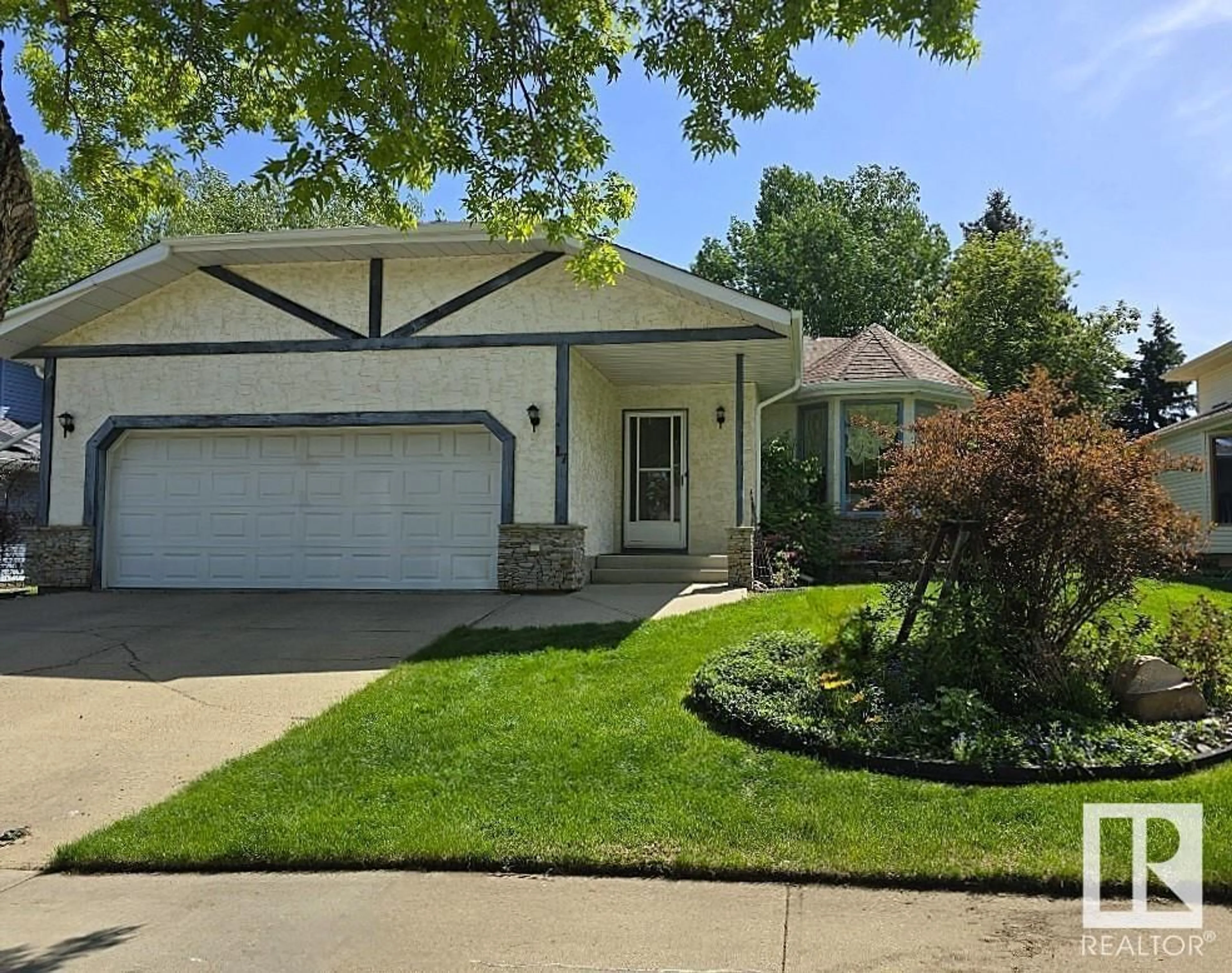 Home with vinyl exterior material, street for 17 FIELDSTONE DR, Spruce Grove Alberta T7X2Z3