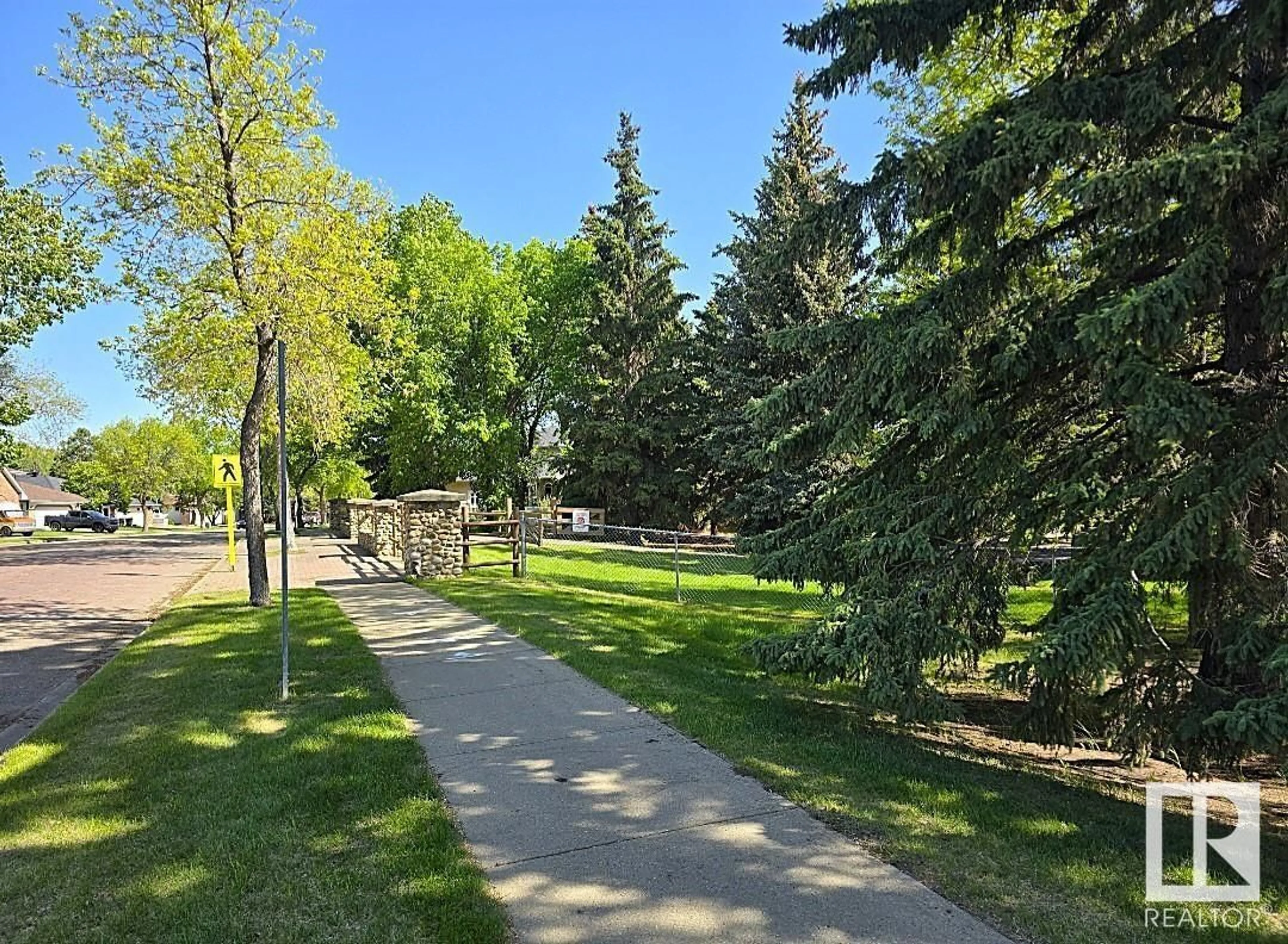 Patio, forest/trees view for 17 FIELDSTONE DR, Spruce Grove Alberta T7X2Z3