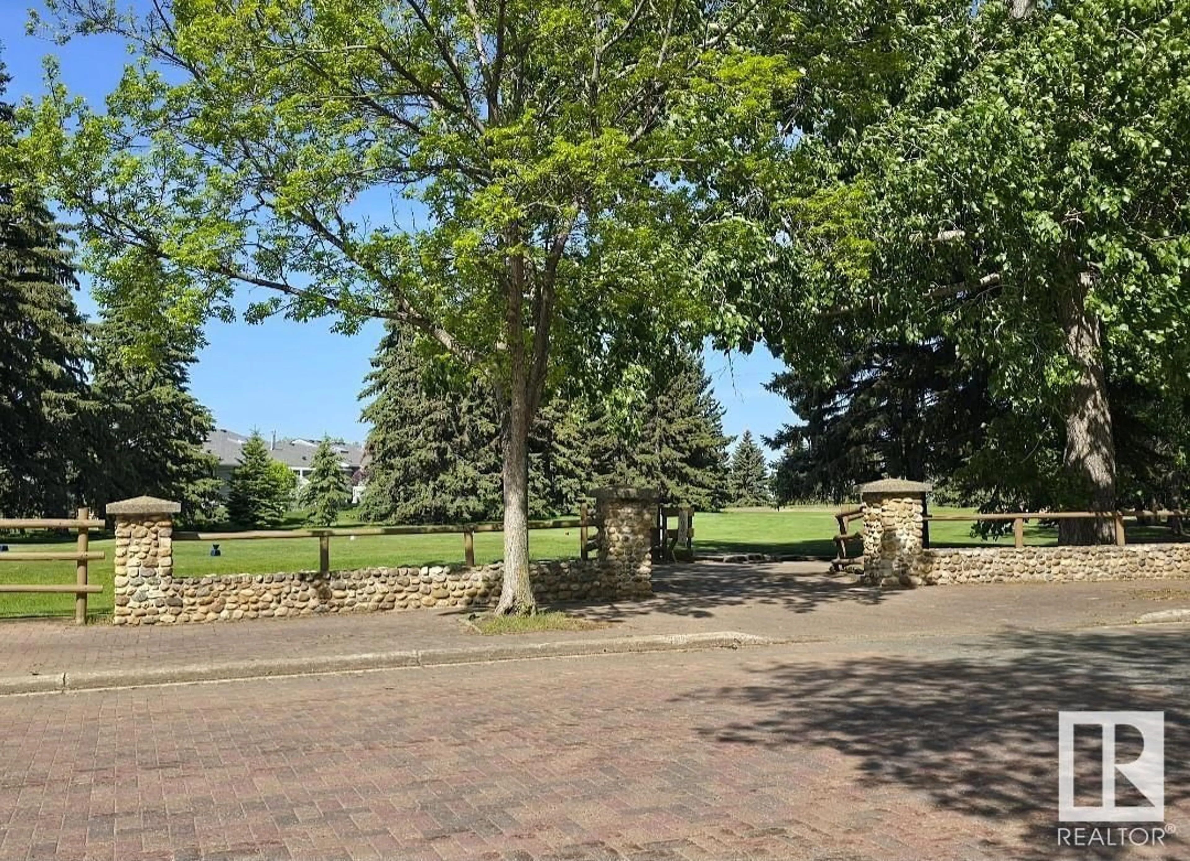 Patio, unknown for 17 FIELDSTONE DR, Spruce Grove Alberta T7X2Z3