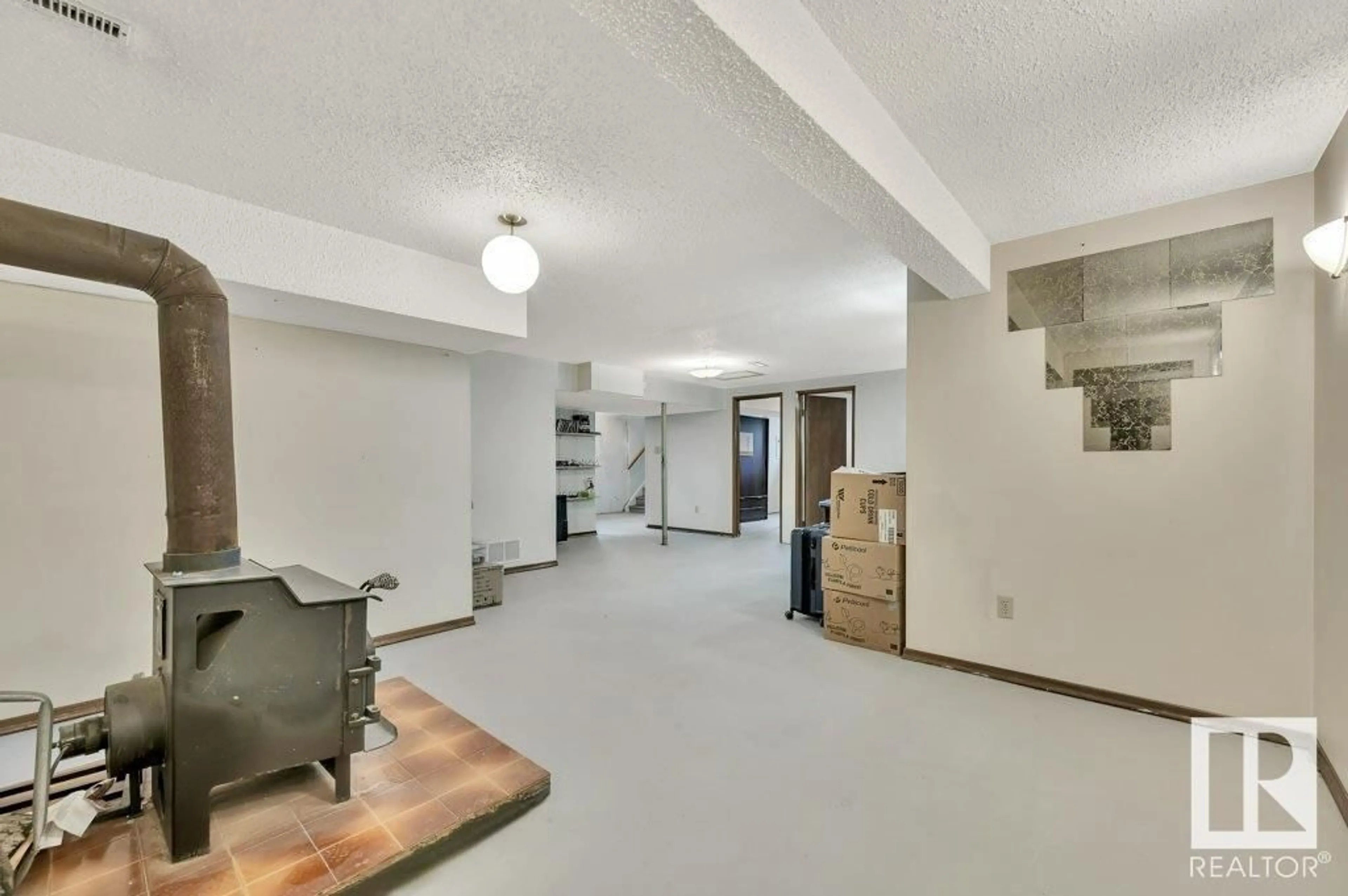 Indoor foyer for 5521 145A AV, Edmonton Alberta T5A2S2
