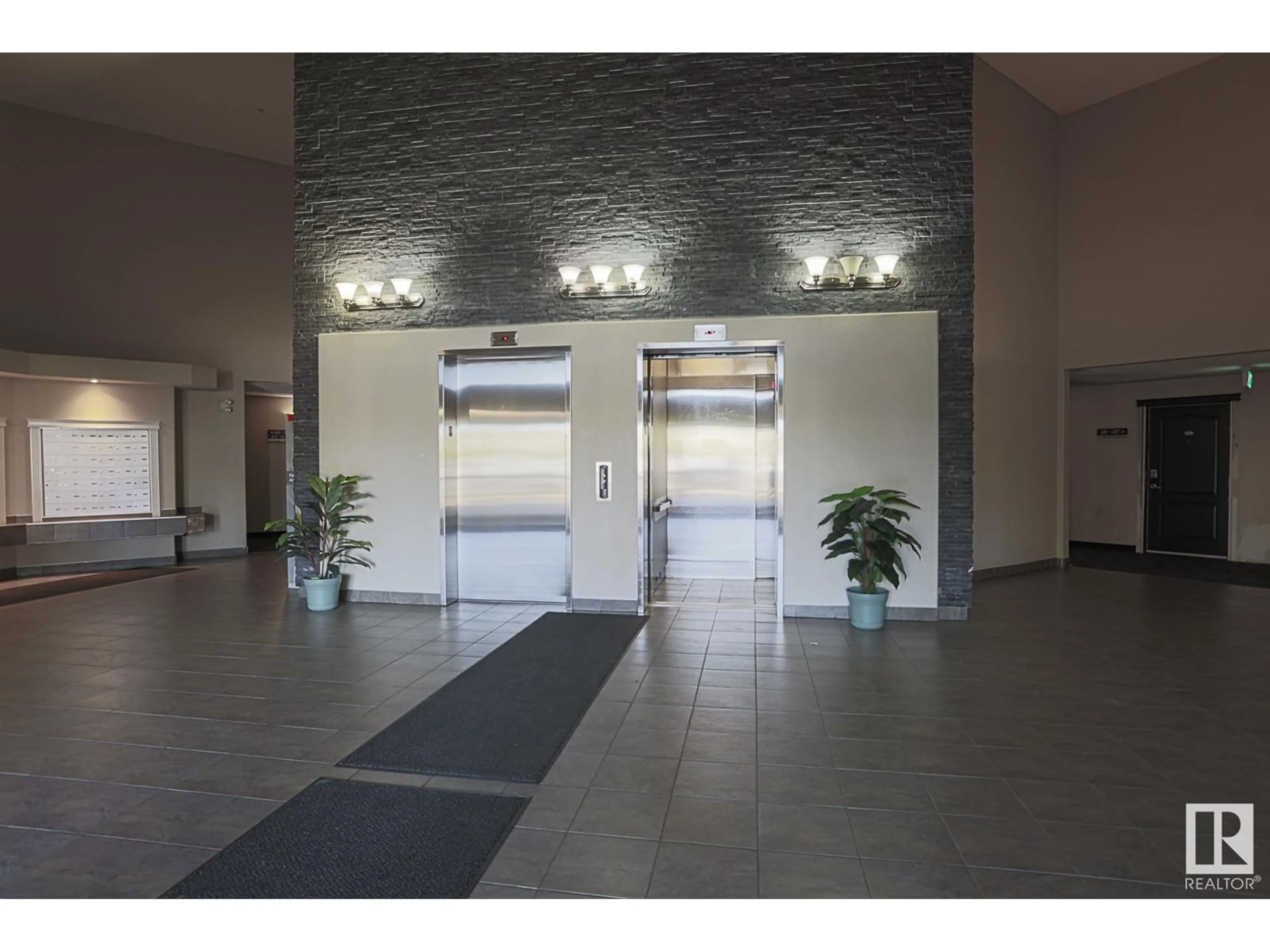 Indoor foyer for 118 - 5340 199 ST, Edmonton Alberta T6M0A5