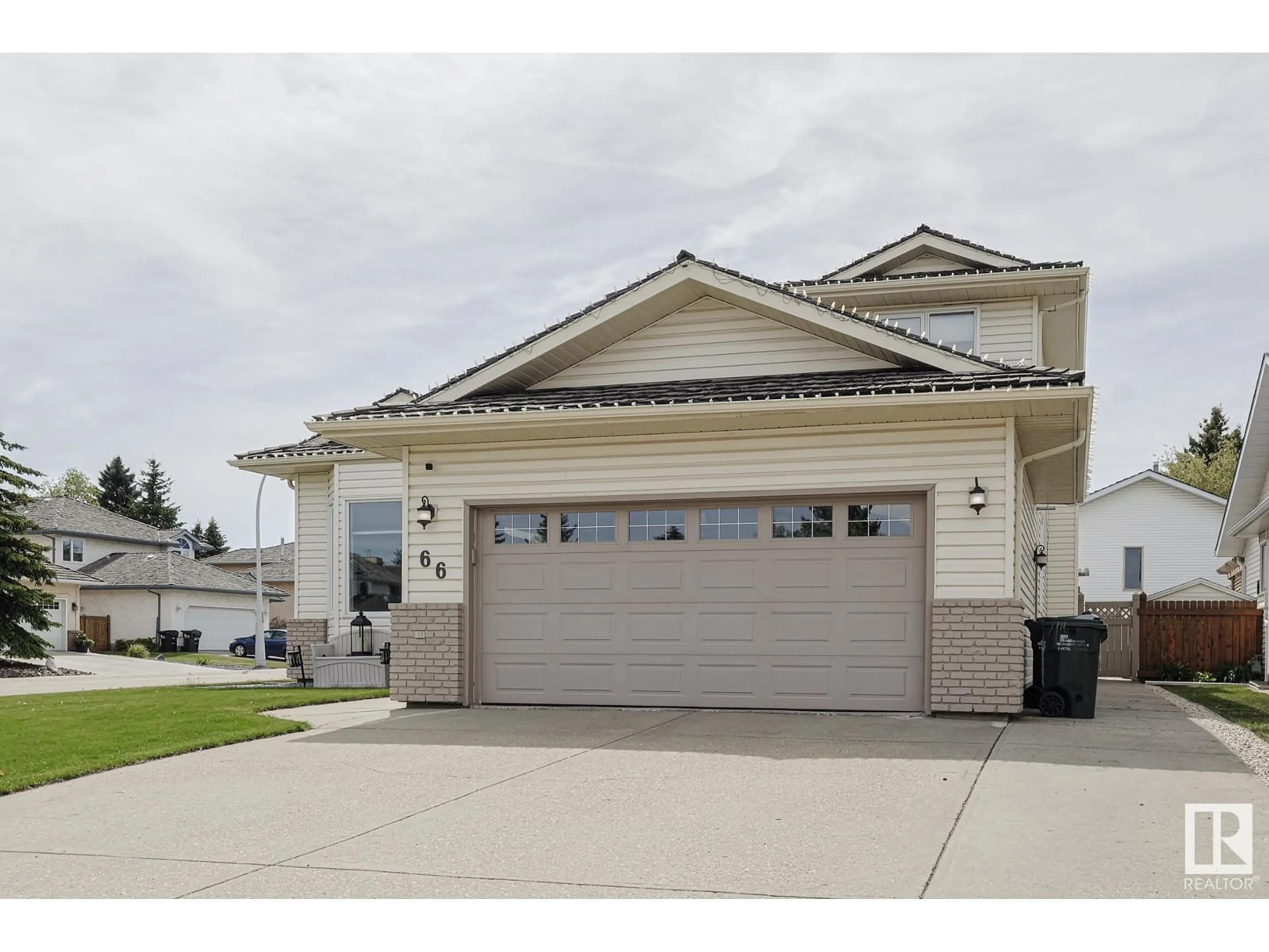 Home with vinyl exterior material, street for E - 66 NOTTINGHAM CR, Sherwood Park Alberta T8A5L5