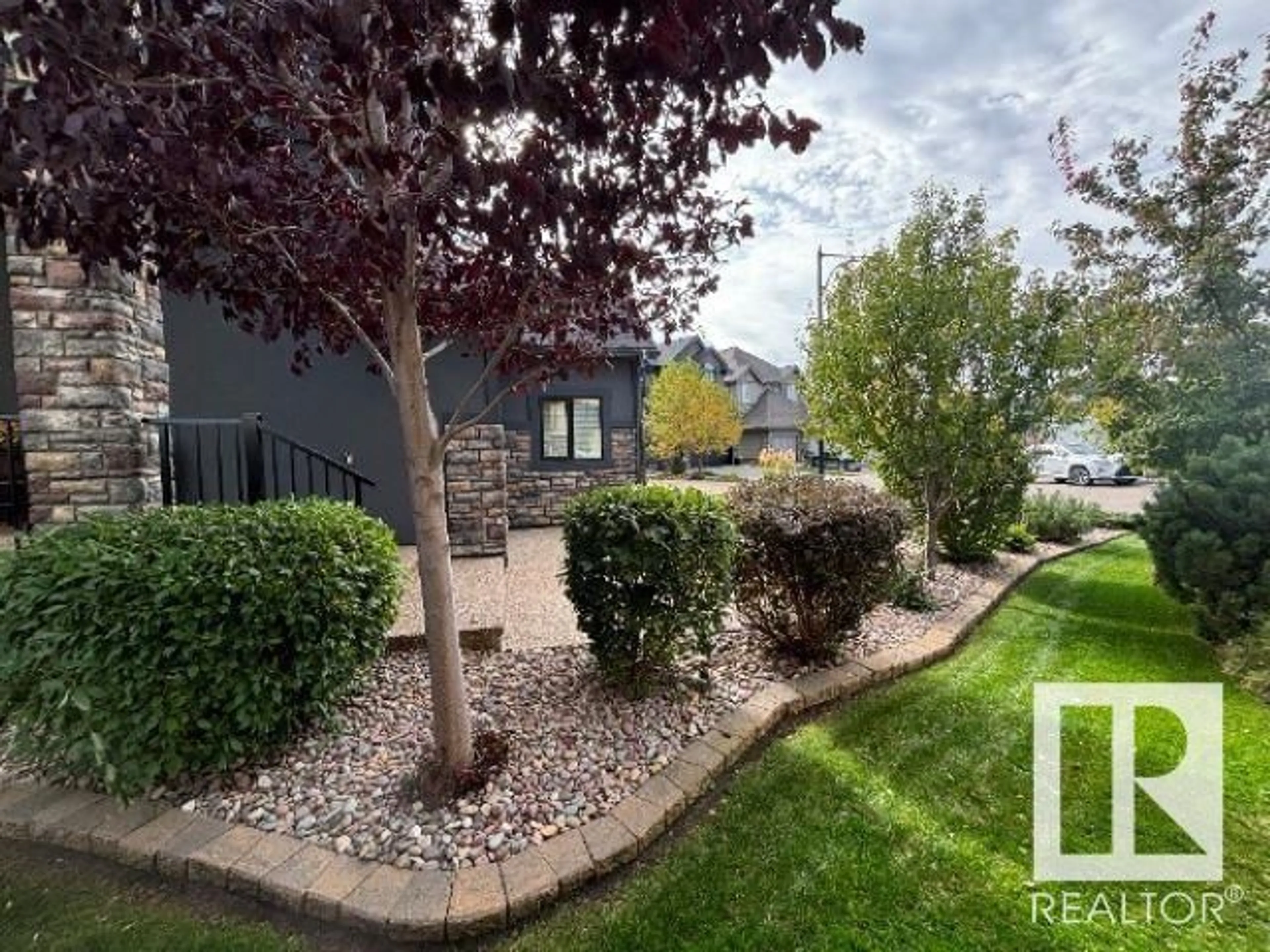 A pic from outside/outdoor area/front of a property/back of a property/a pic from drone, street for 3009 KESWICK WY, Edmonton Alberta T6W2P7
