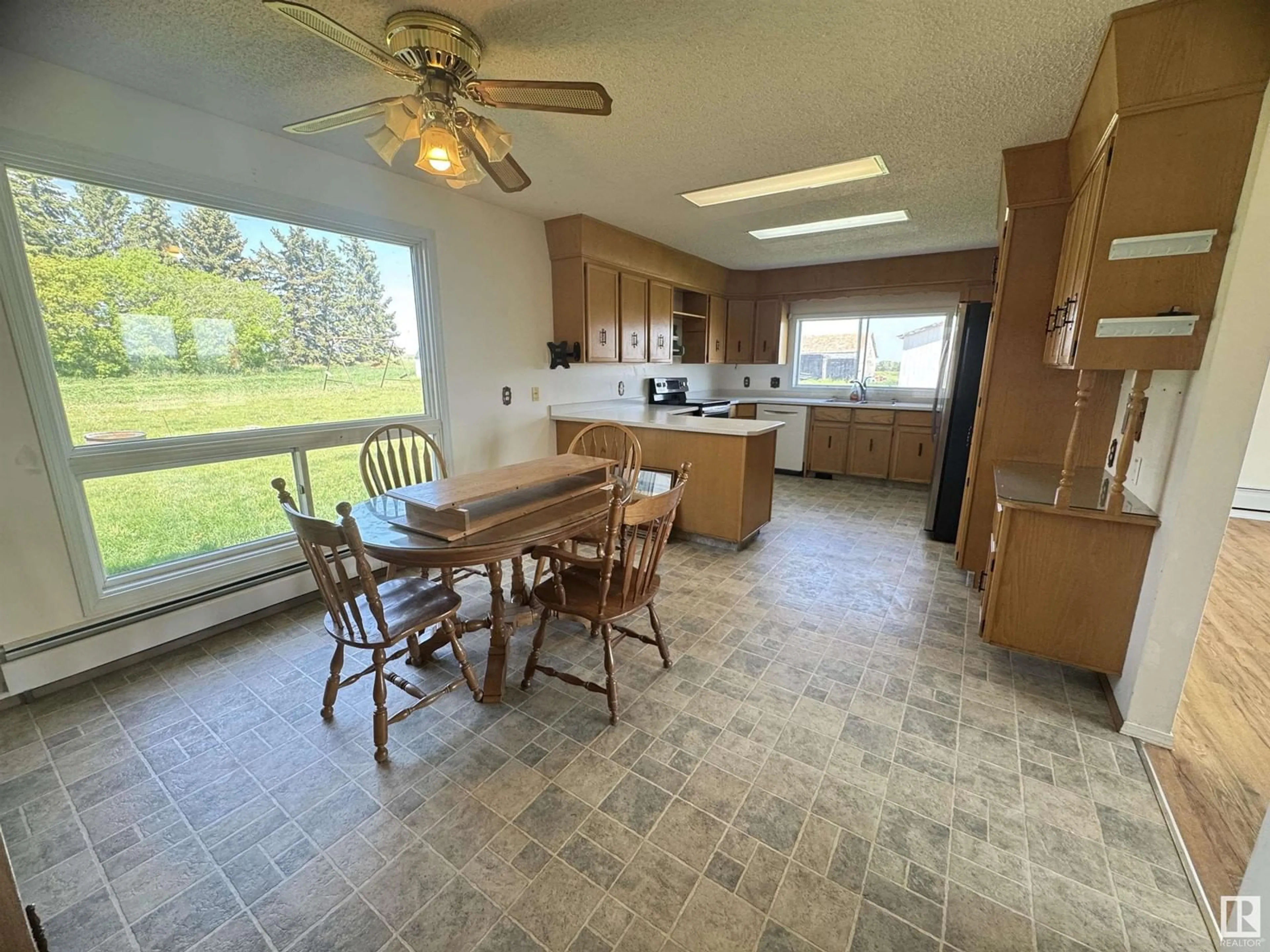 Open concept kitchen, ceramic/tile floor for 59107 RR 10, Rural Westlock County Alberta T0G1W0