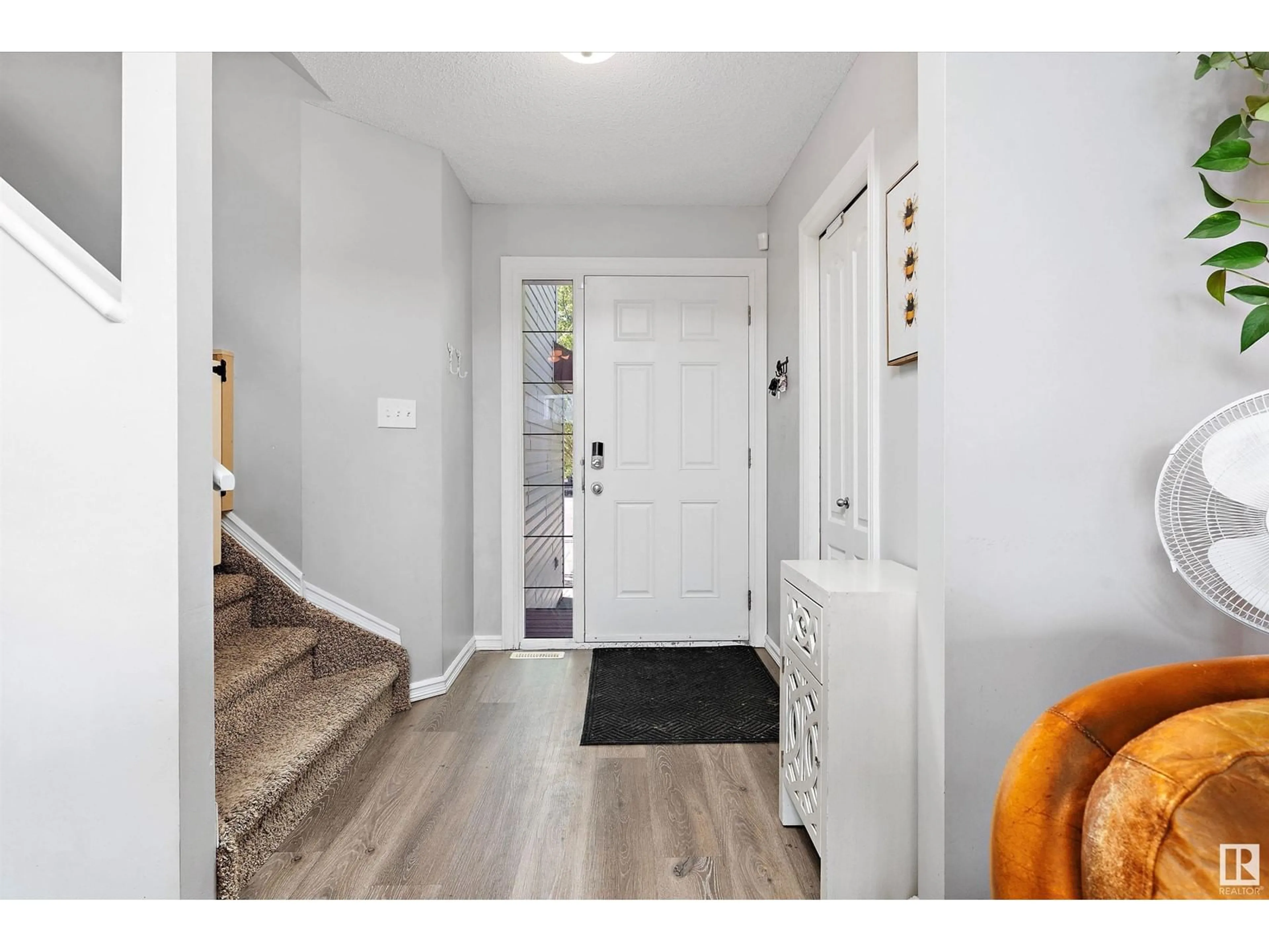 Indoor entryway for 131 RUE MASSON, Beaumont Alberta T4X1S8