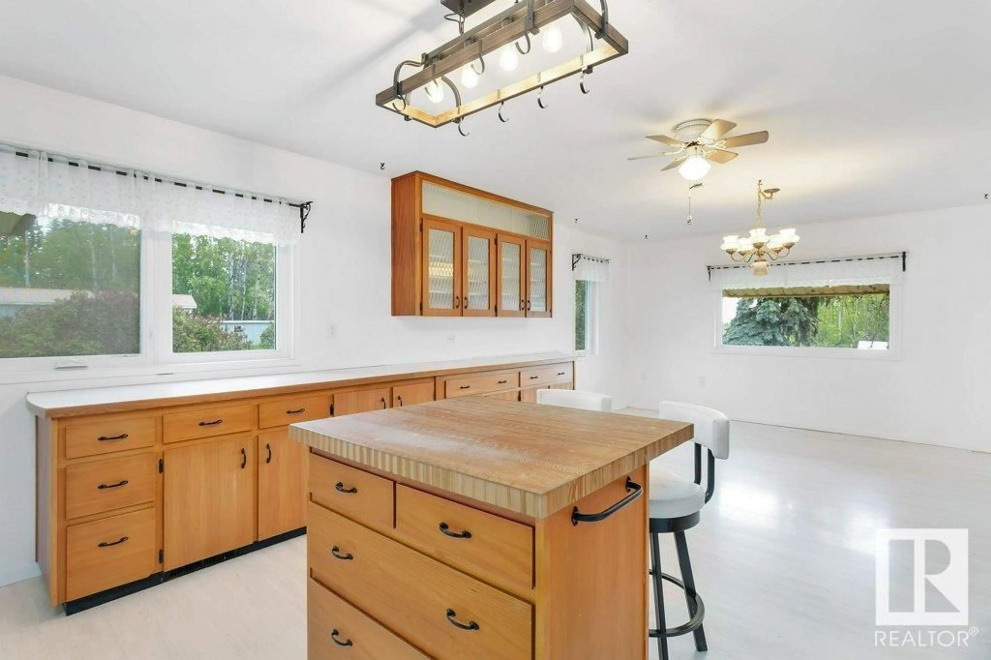Open concept kitchen, ceramic/tile floor for 461075 RR 53, Rural Wetaskiwin County Alberta T0C2X0