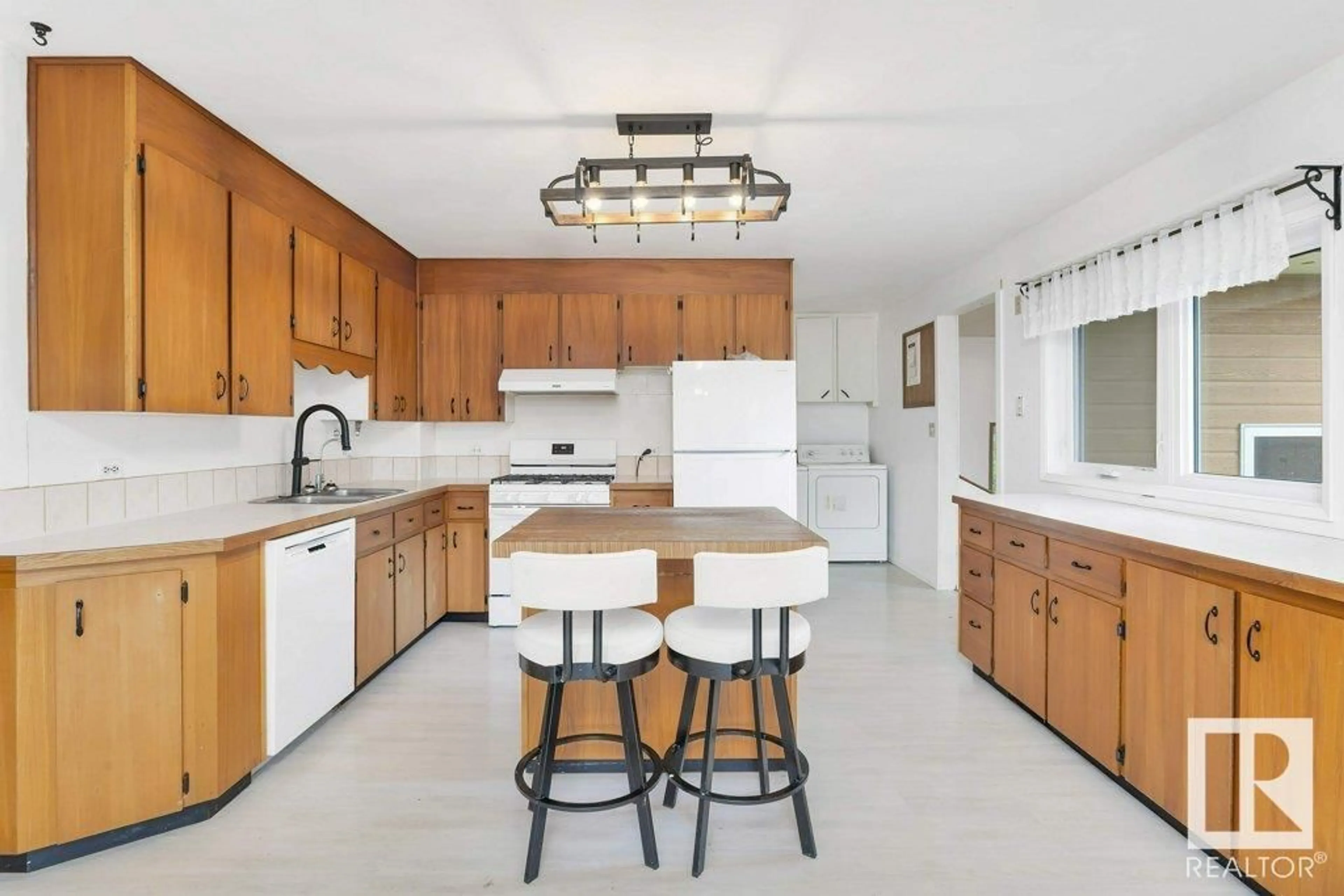 Standard kitchen, ceramic/tile floor for 461075 RR 53, Rural Wetaskiwin County Alberta T0C2X0