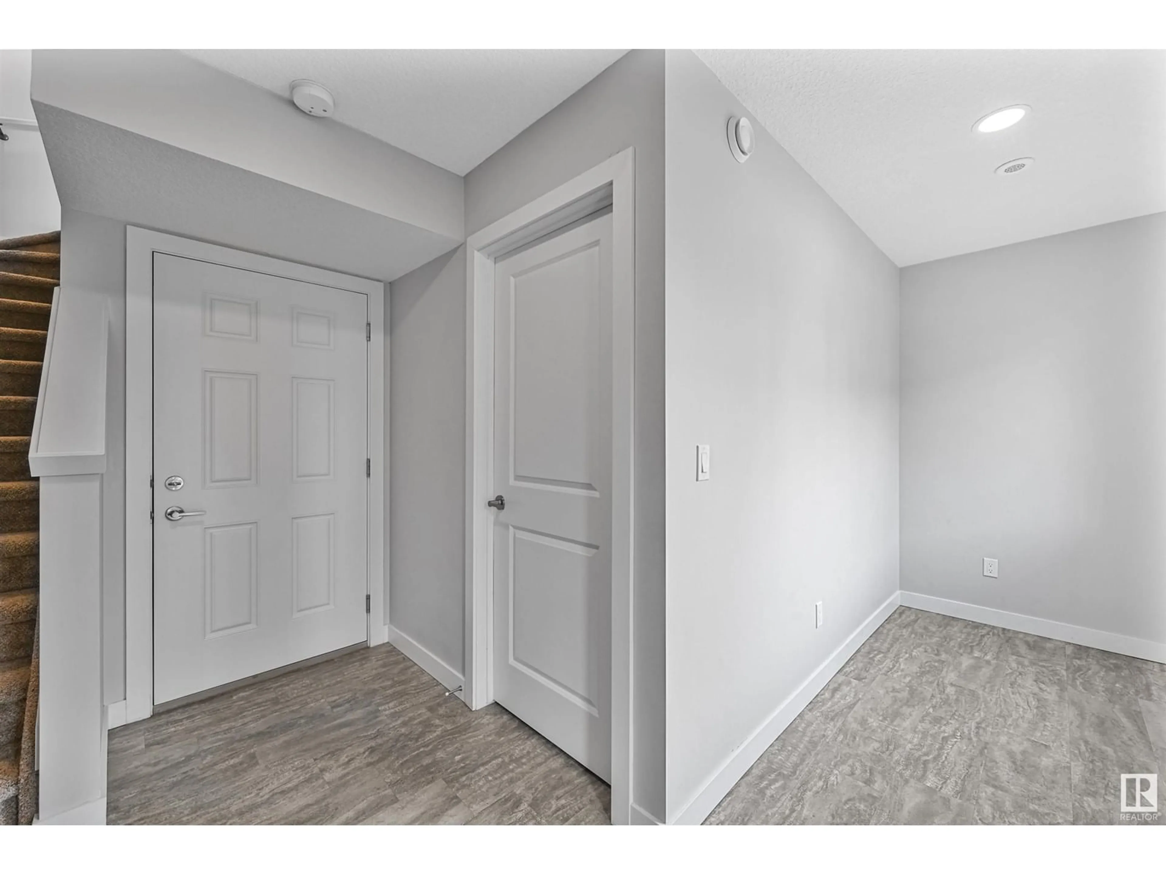 Indoor entryway for 78 1010 RABBIT HILL RD, Edmonton Alberta T6W4G7