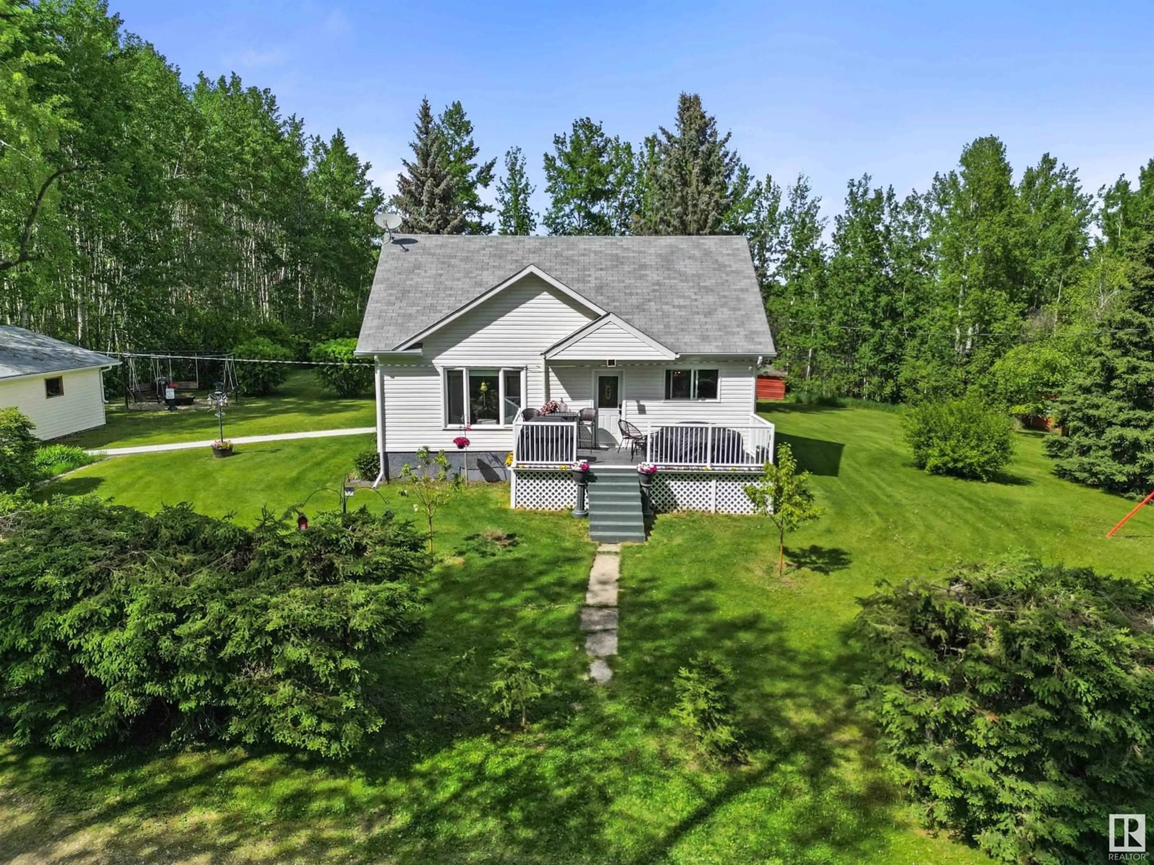 A pic from outside/outdoor area/front of a property/back of a property/a pic from drone, water/lake/river/ocean view for 8006 TWP ROAD 504, Rural Brazeau County Alberta T7A2A2