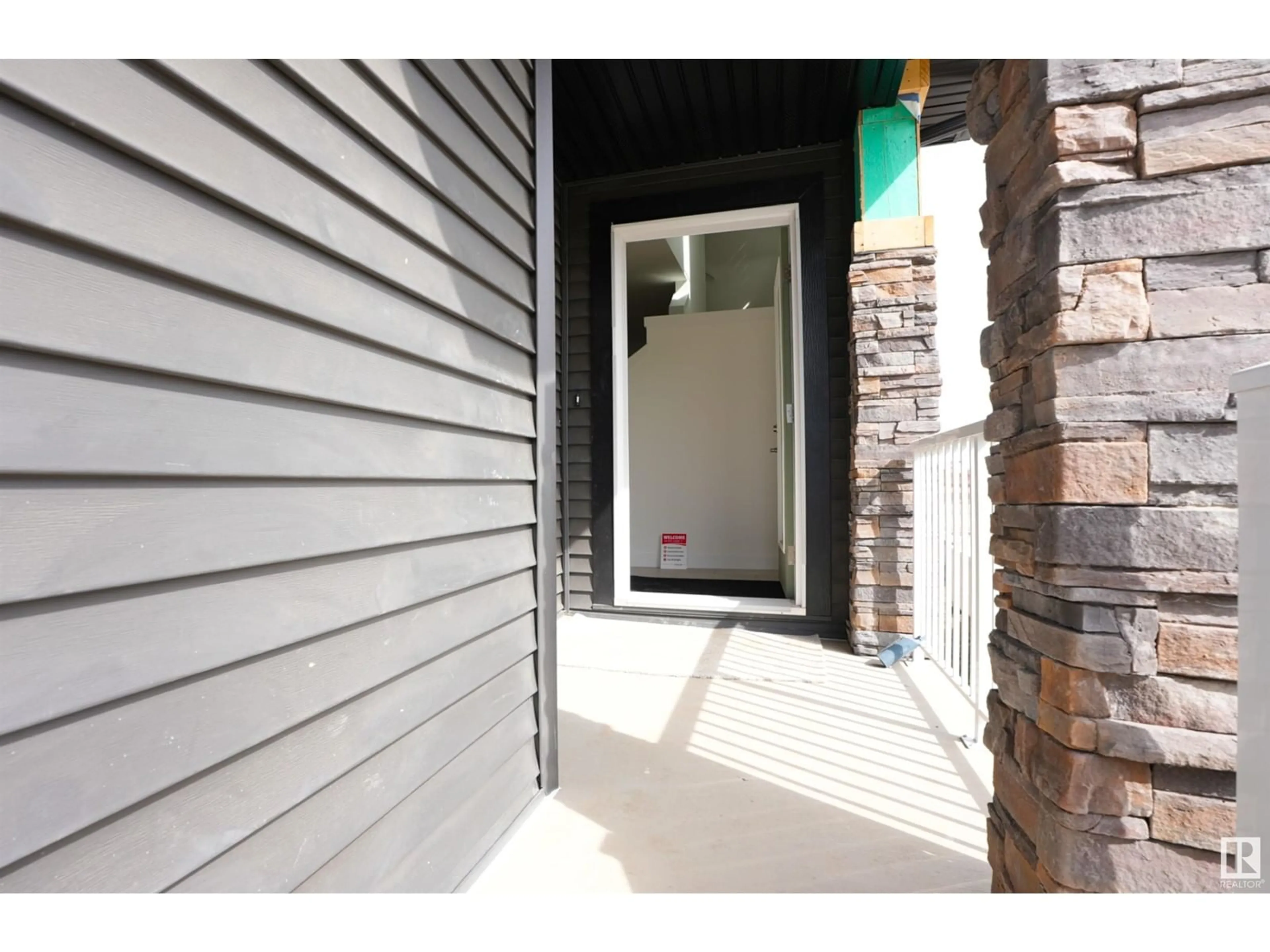 Indoor entryway for 2 - 2710 ST SW, Edmonton Alberta T6X3H4