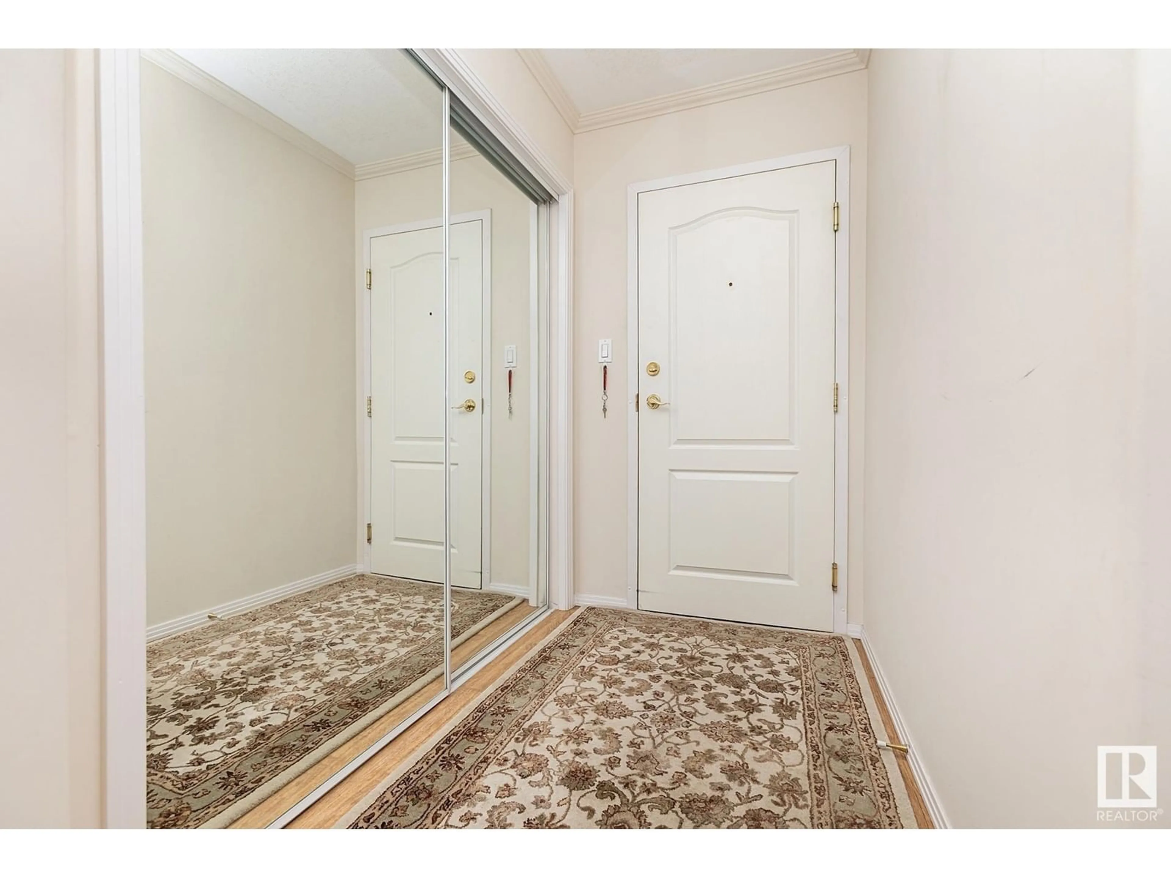 Indoor entryway for #302 - 8215 84 AV, Edmonton Alberta T6C4R2