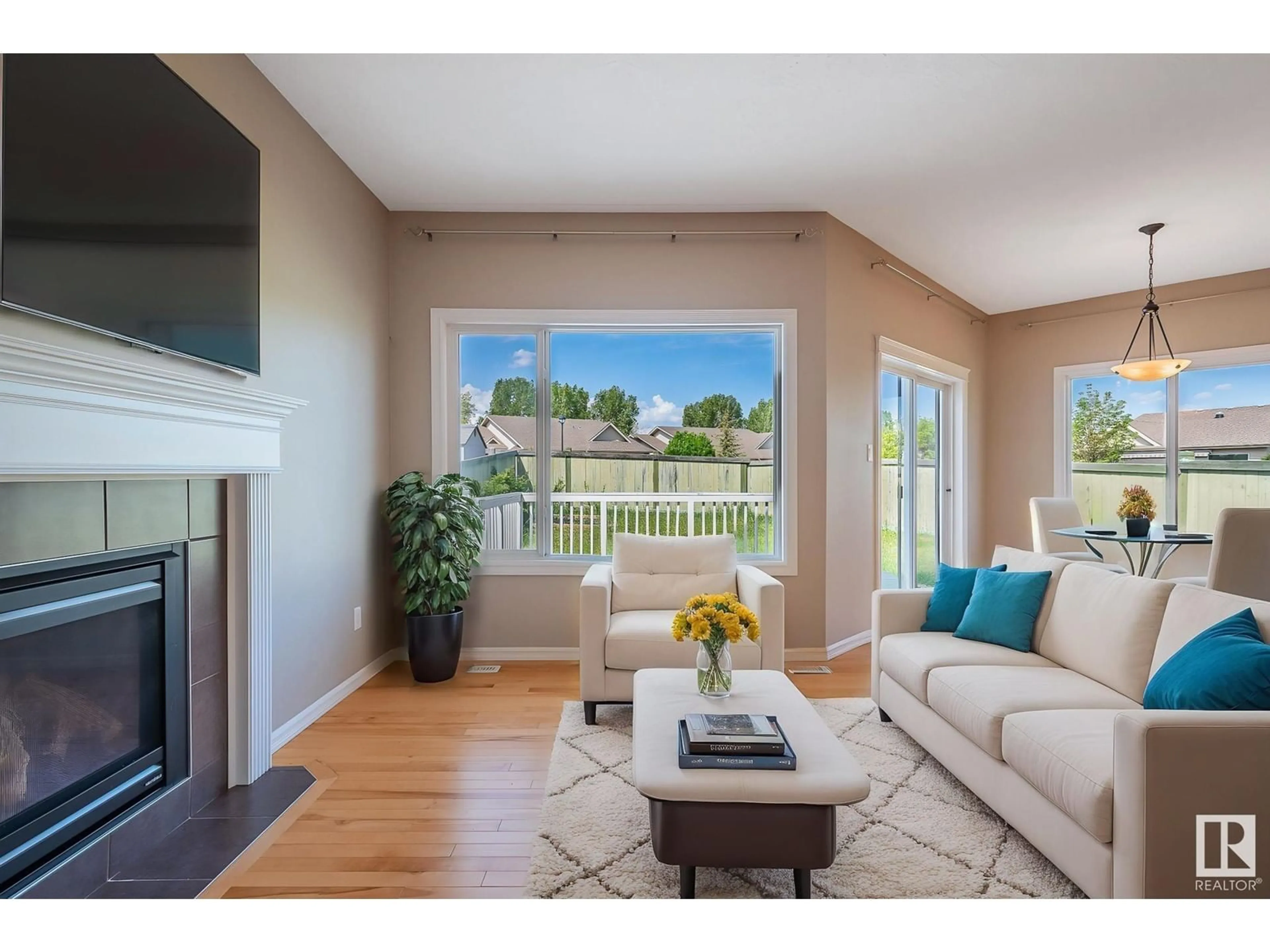 Living room with furniture, wood/laminate floor for 20604 92 AV, Edmonton Alberta T5T1S9