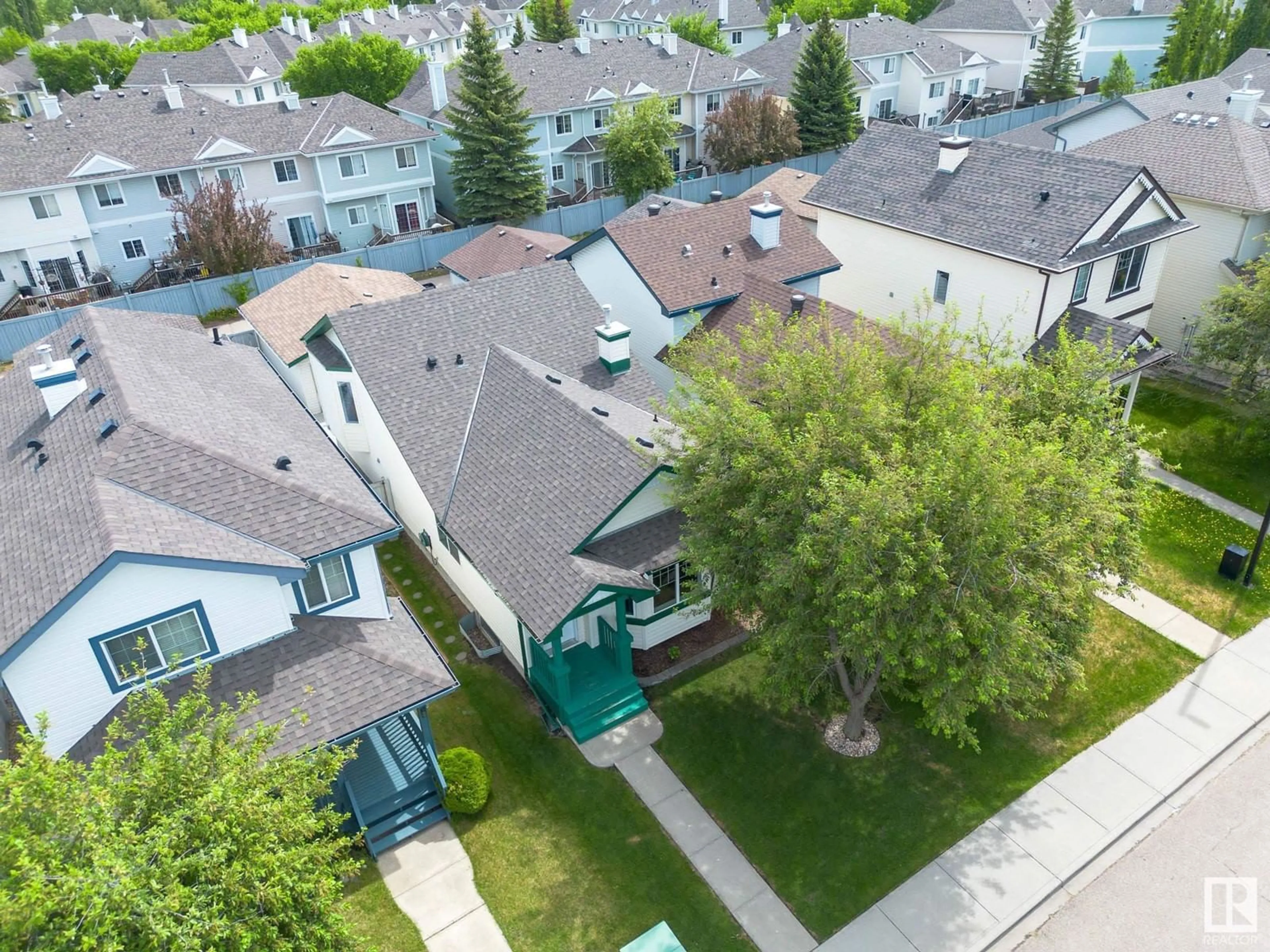 A pic from outside/outdoor area/front of a property/back of a property/a pic from drone, street for 1213 GILLESPIE CR, Edmonton Alberta T5T6M5