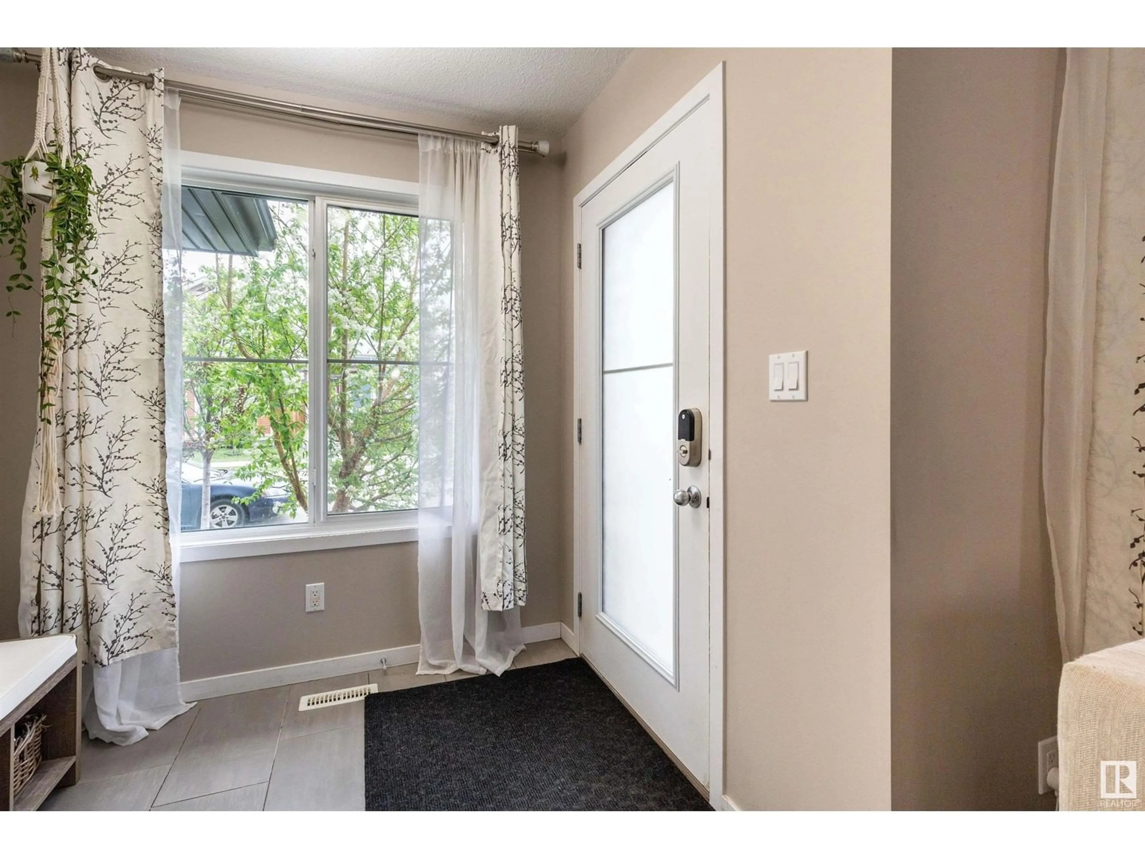 Indoor entryway for LI SW - 4325 PROWSE LINK, Edmonton Alberta T6W3A7