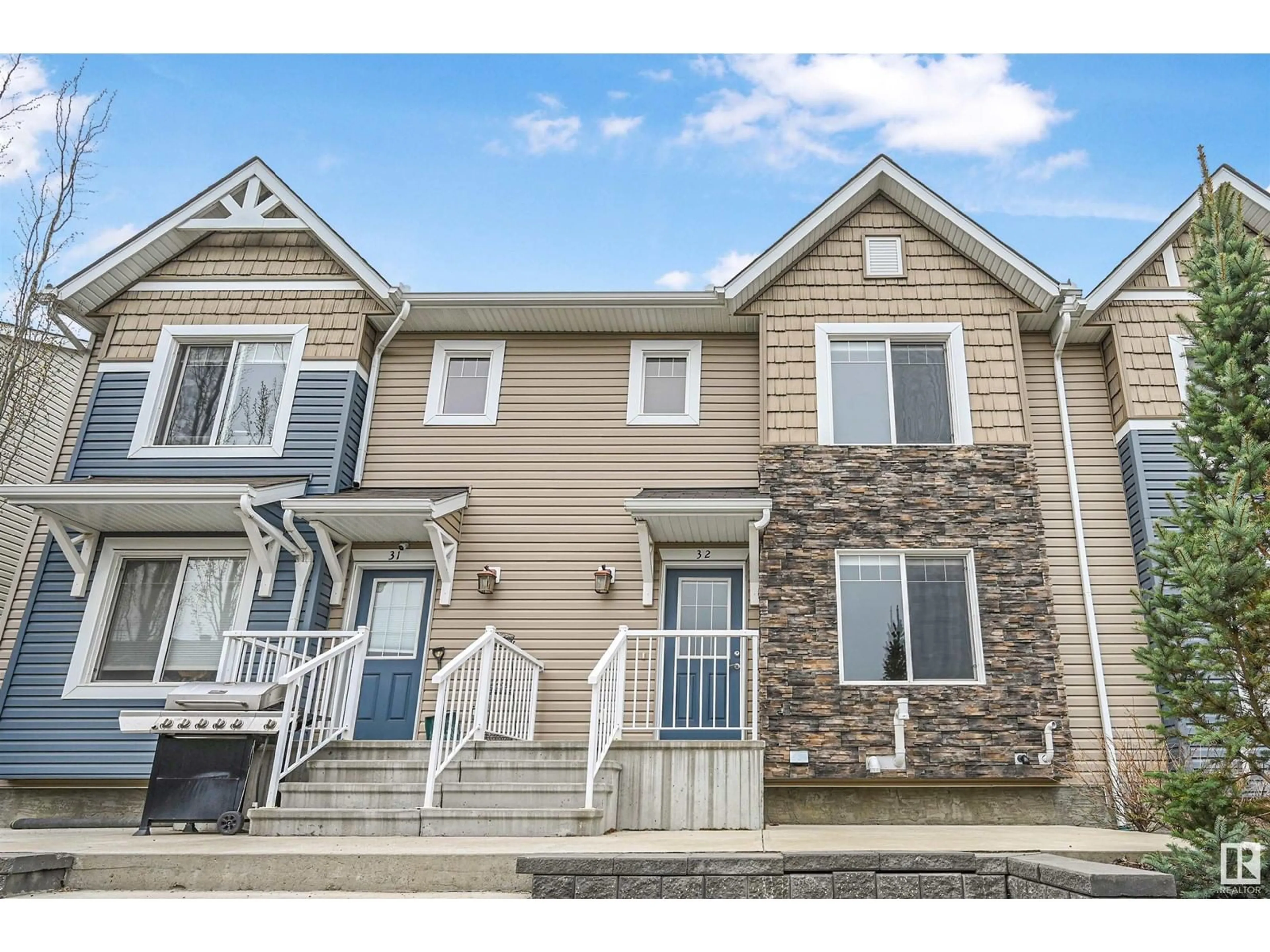 Home with vinyl exterior material, street for #32 - 2922 MAPLE WY, Edmonton Alberta T6T1A5