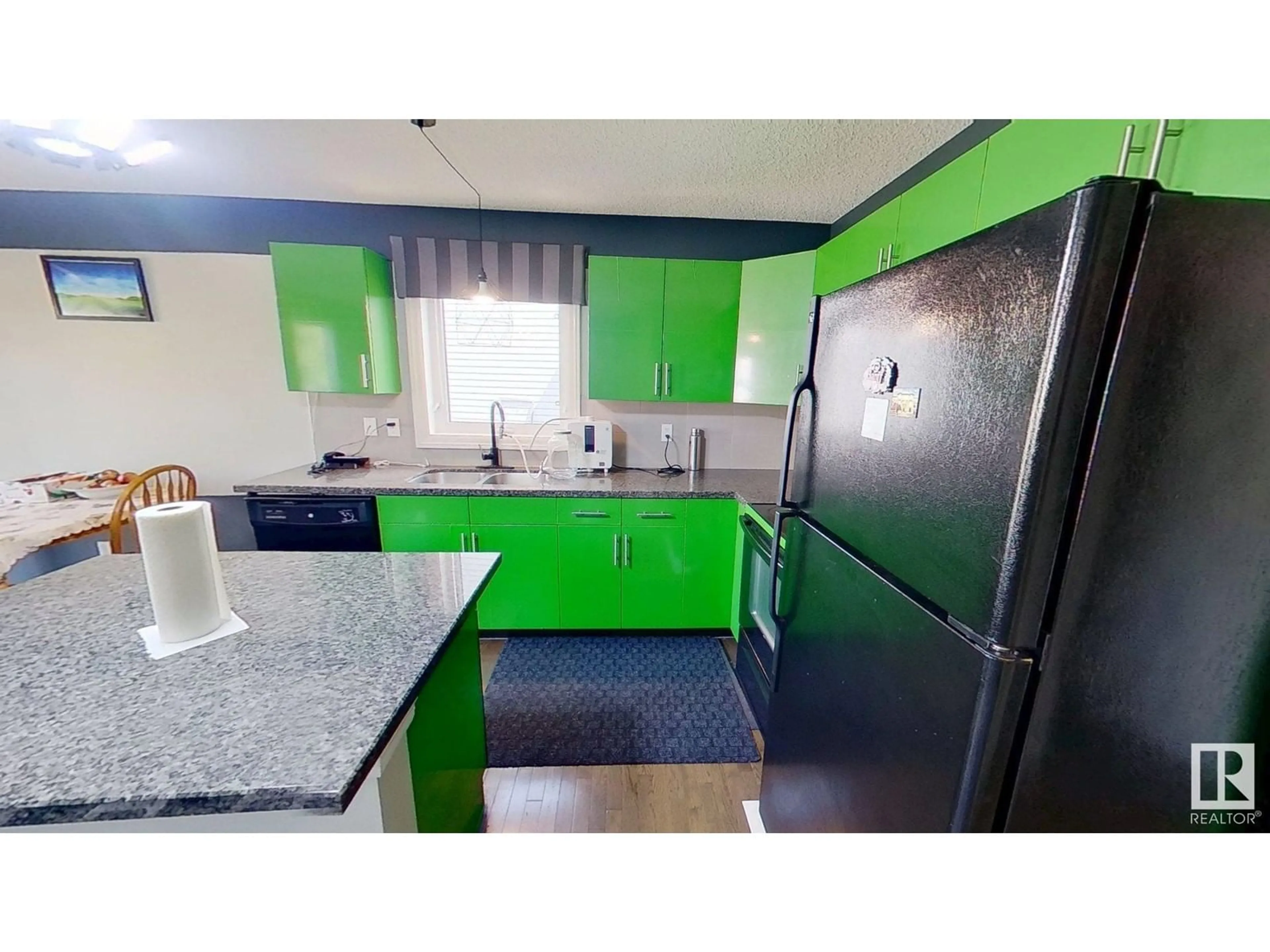 Standard kitchen, unknown for SW - 108 53 ST, Edmonton Alberta T6X0W9