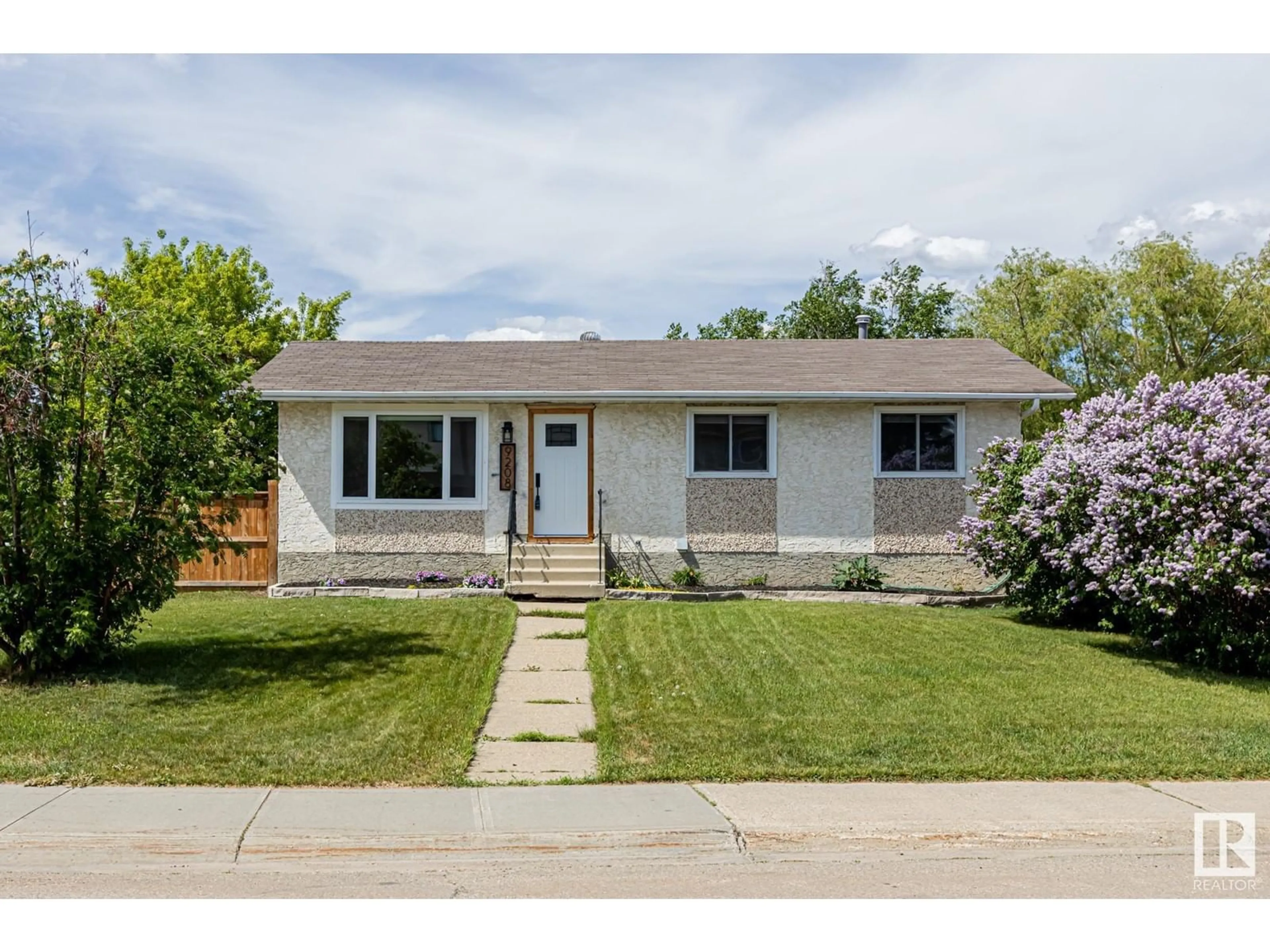 Home with vinyl exterior material, street for 9208 MORINVILLE DR, Morinville Alberta T8R1J7
