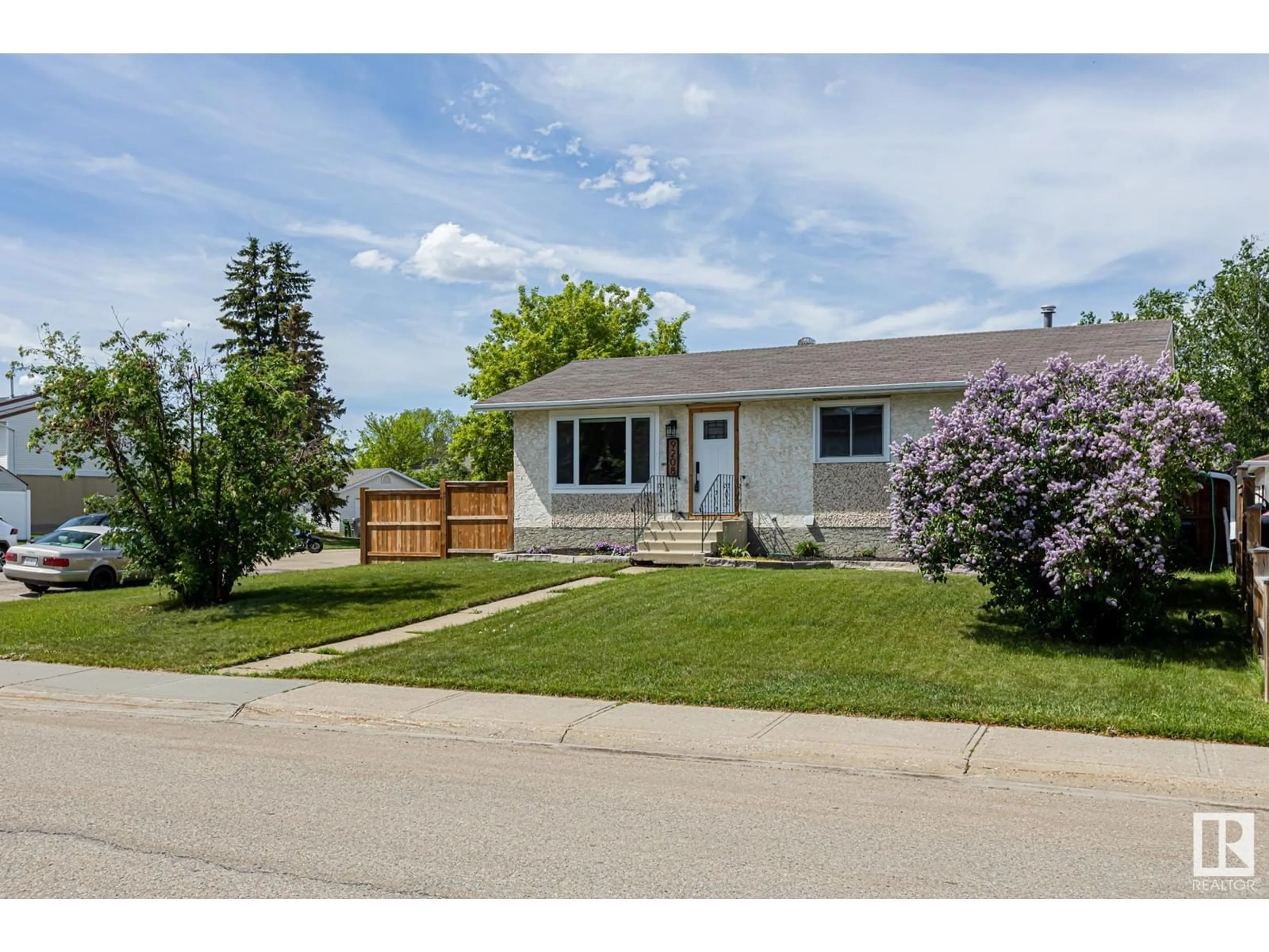 Home with vinyl exterior material, street for 9208 MORINVILLE DR, Morinville Alberta T8R1J7