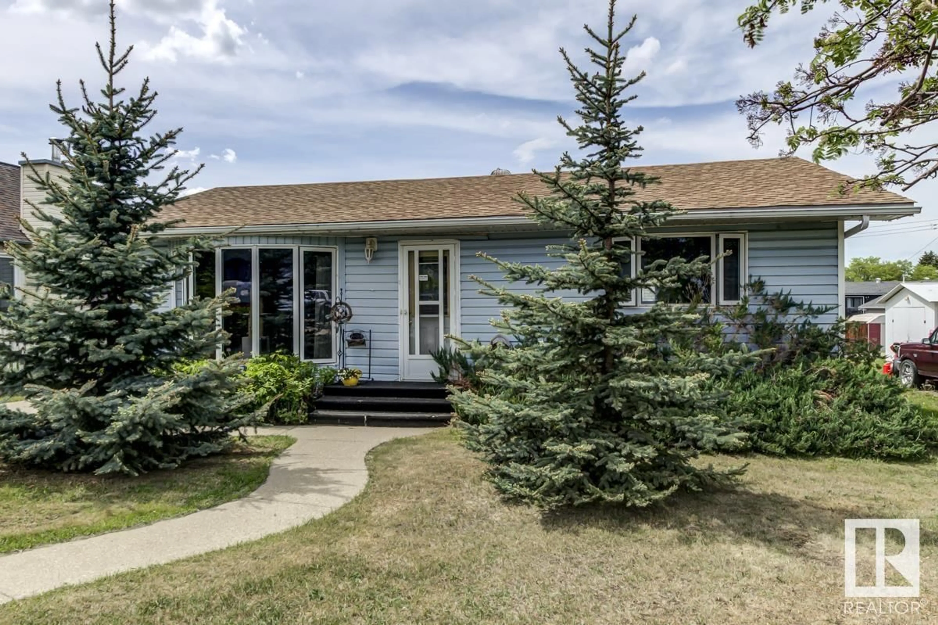 Home with vinyl exterior material, street for 70 54569 RGE ROAD 215, Josephburg Alberta T8L4B9