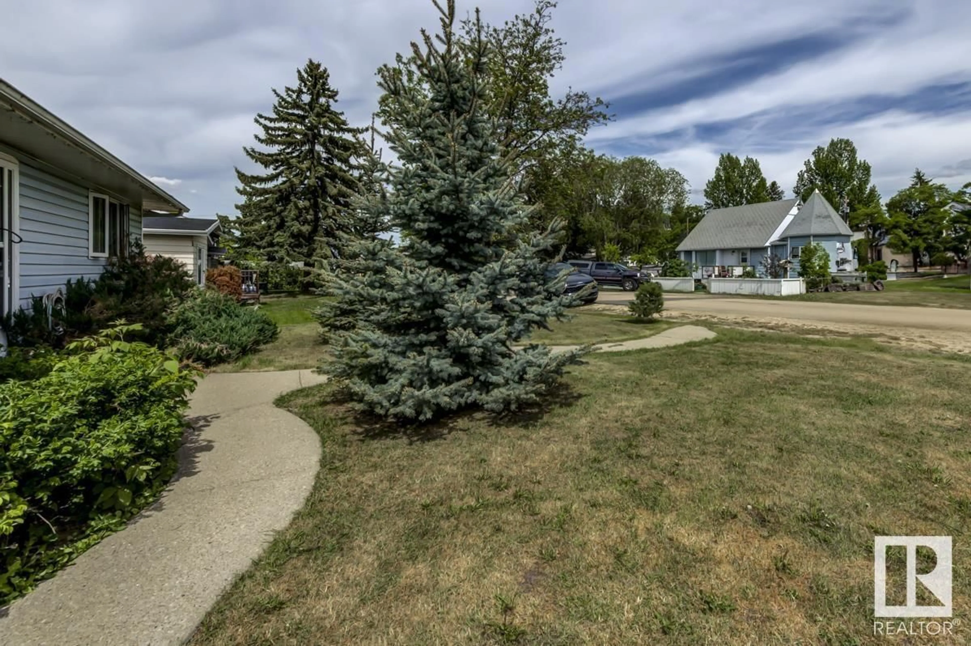 A pic from outside/outdoor area/front of a property/back of a property/a pic from drone, street for 70 54569 RGE ROAD 215, Josephburg Alberta T8L4B9