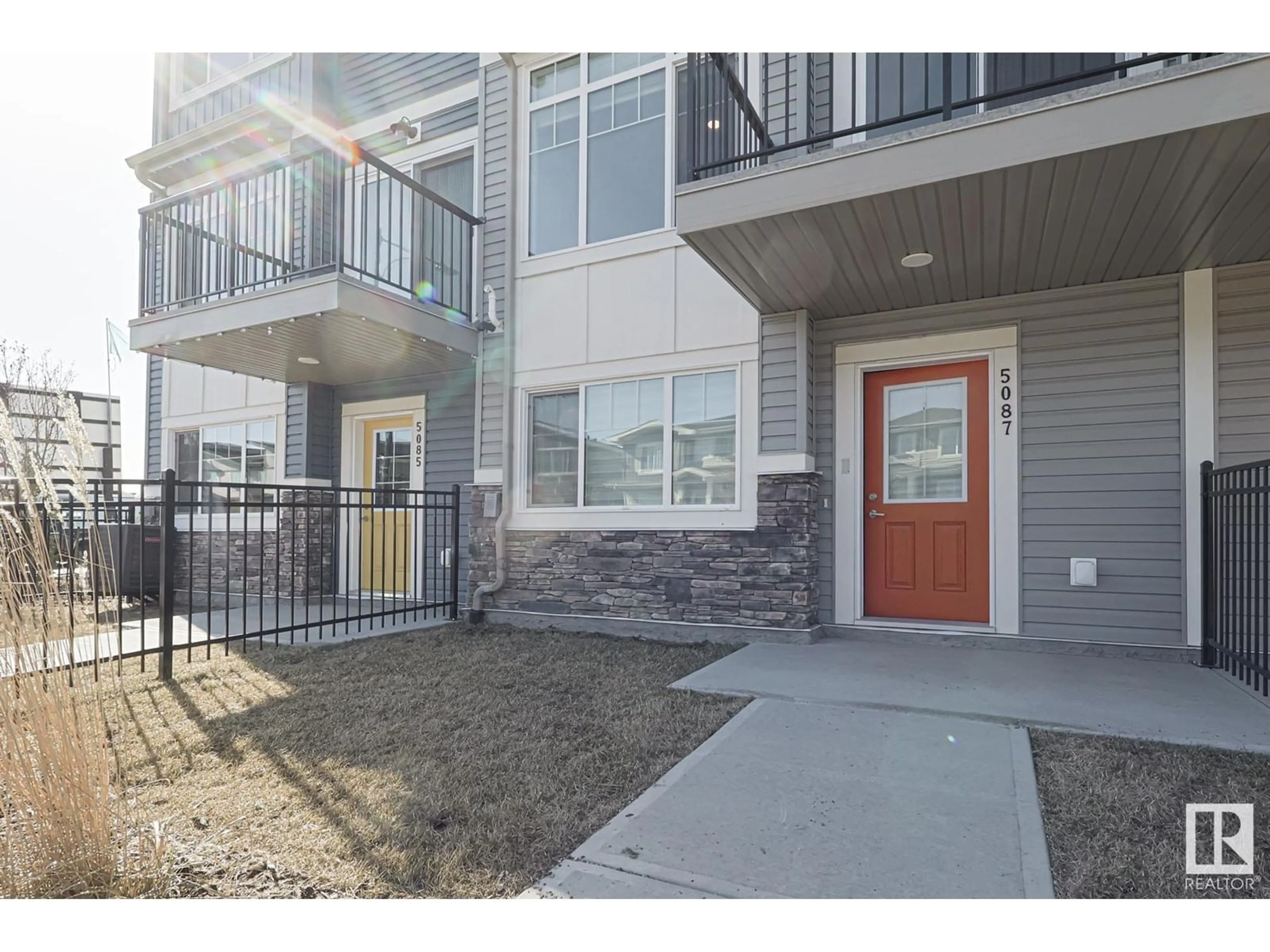 Indoor entryway for 5087 CHAPPELLE RD, Edmonton Alberta T6W5A7