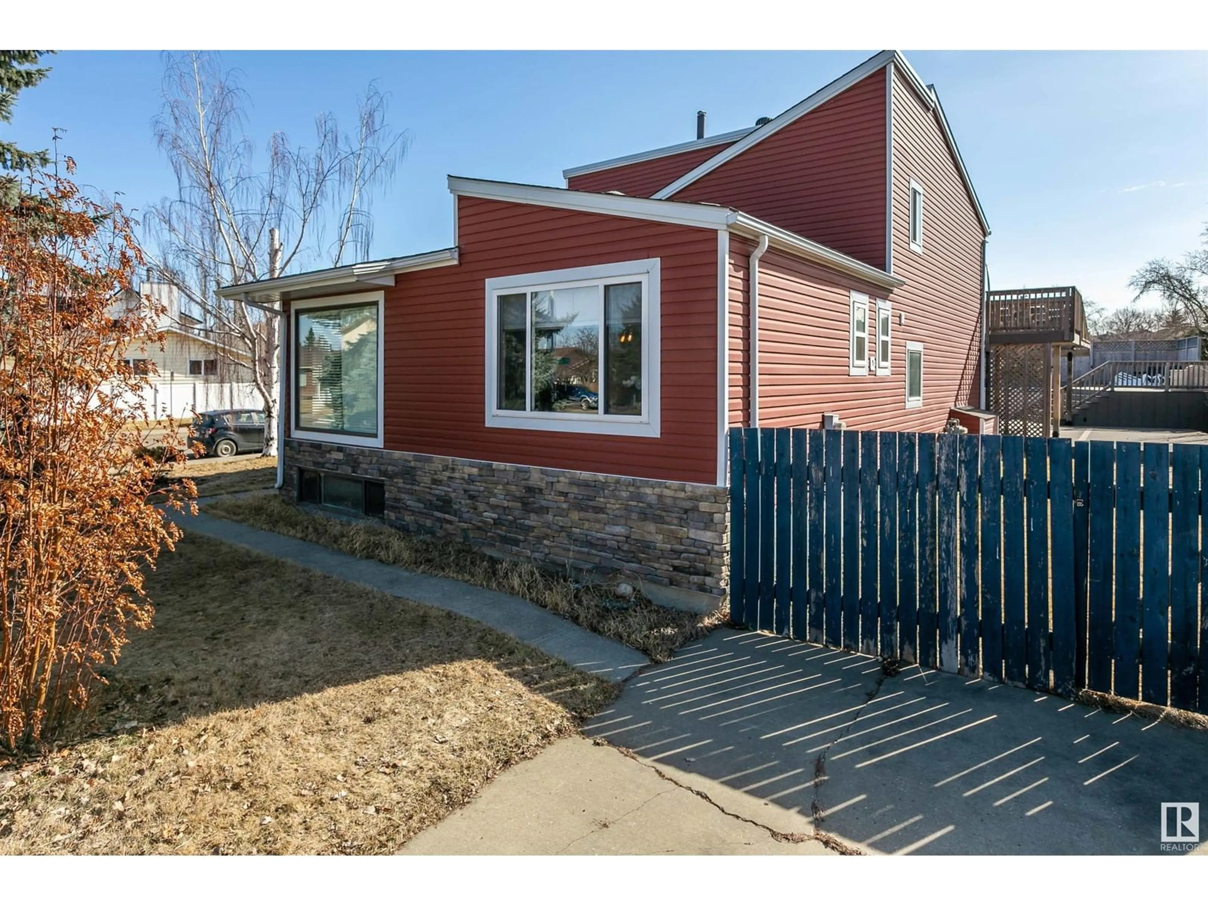 Unknown for 10503 25 AV, Edmonton Alberta T6J5E4