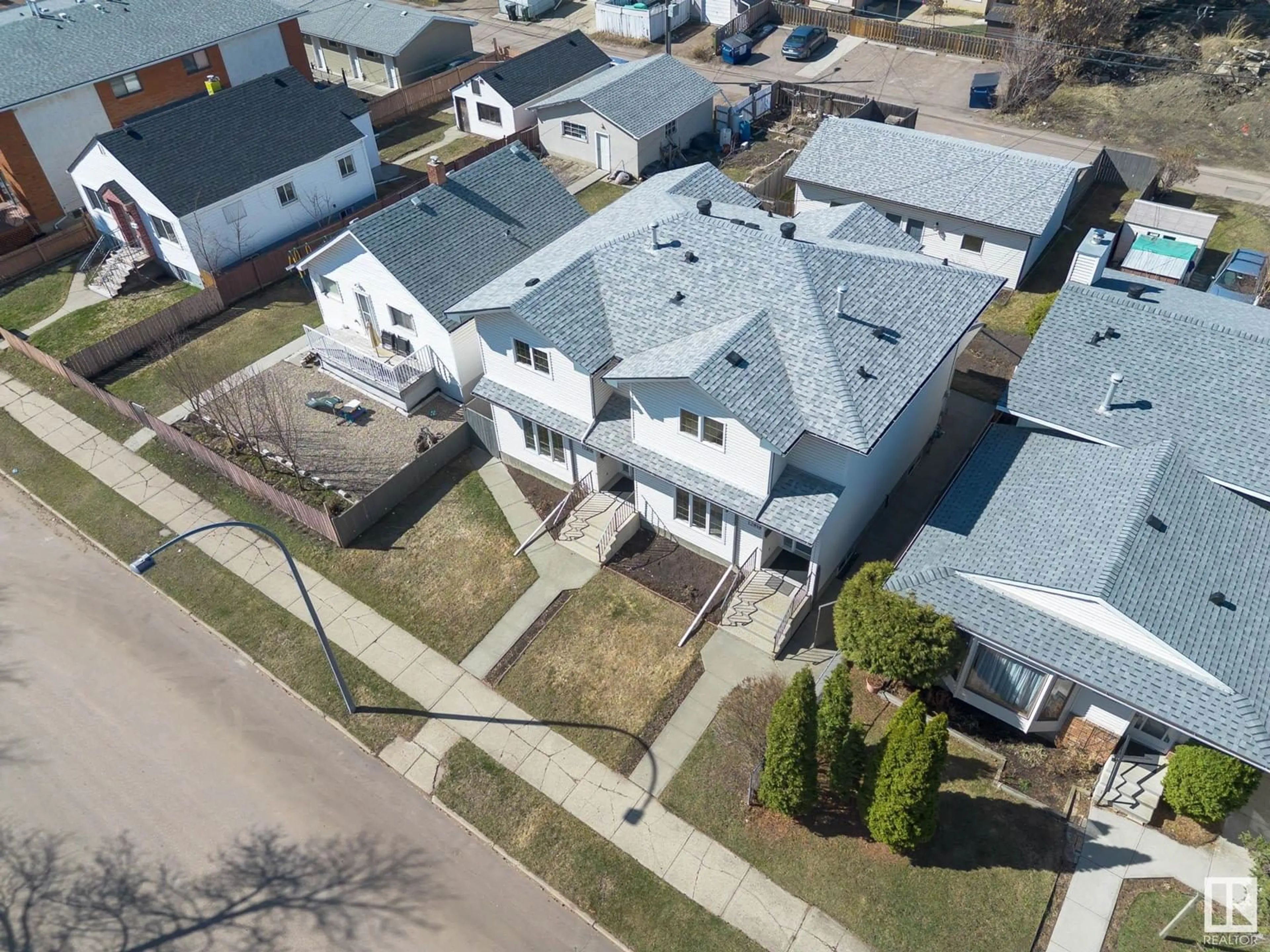 A pic from outside/outdoor area/front of a property/back of a property/a pic from drone, street for 12818 72 ST, Edmonton Alberta T5C0P5