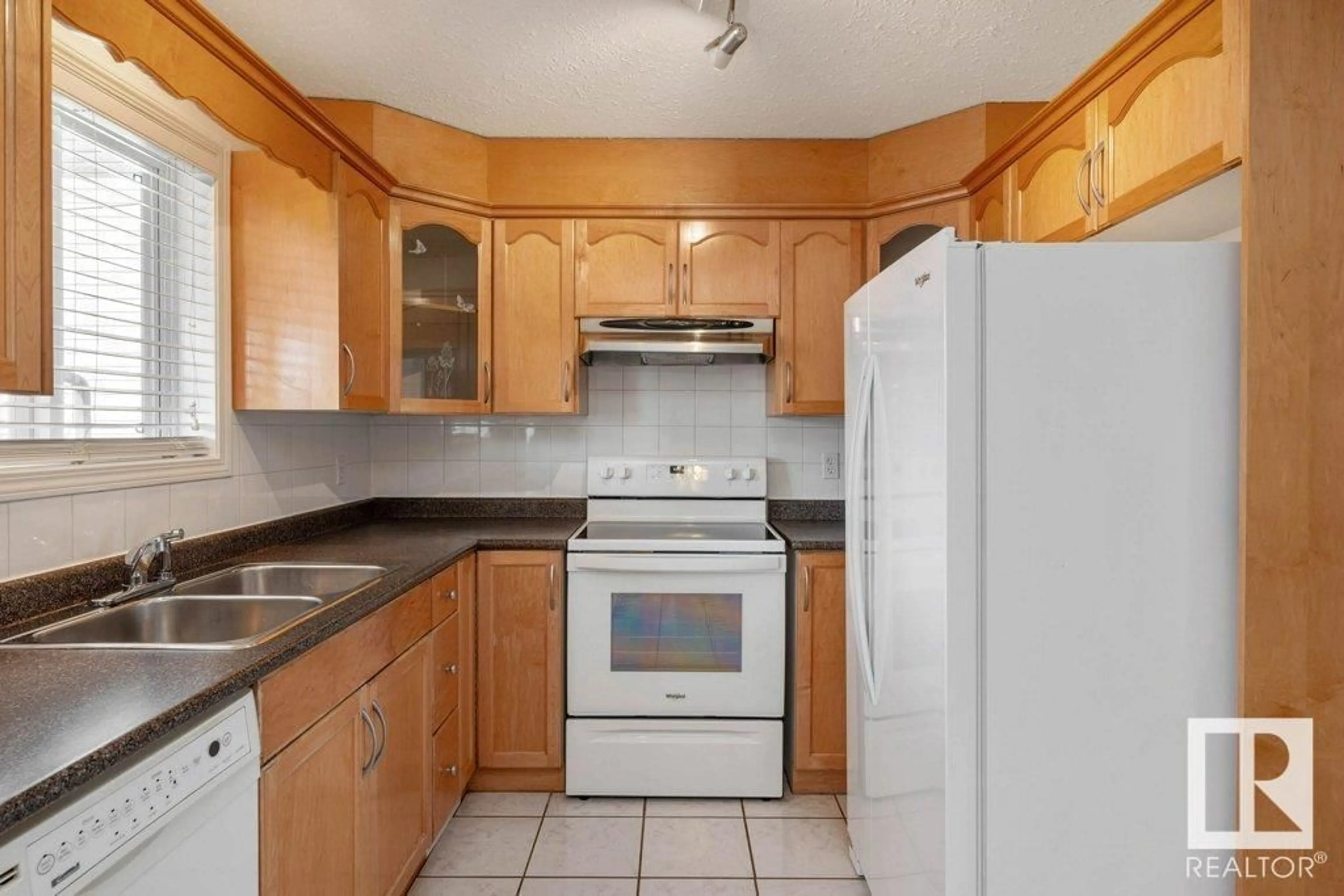 Standard kitchen, unknown for 12818 72 ST, Edmonton Alberta T5C0P5