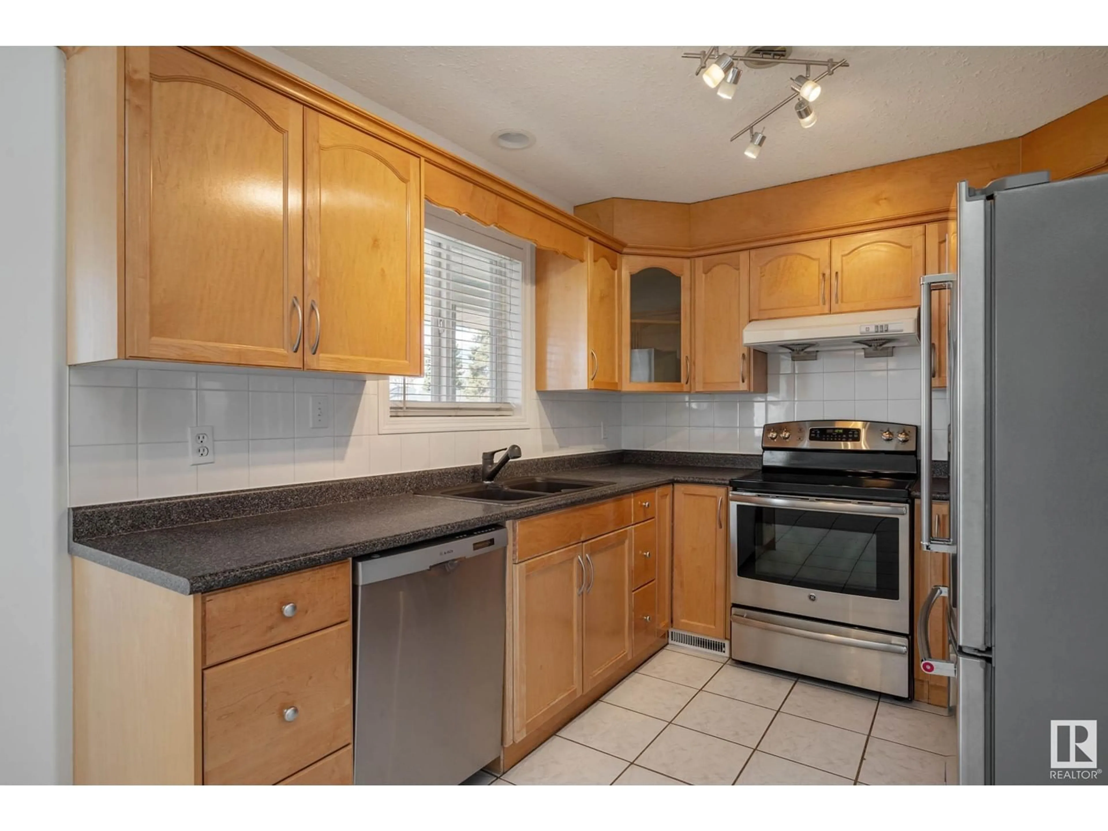 Standard kitchen, unknown for NW - 12816 72 ST, Edmonton Alberta T5C0P5
