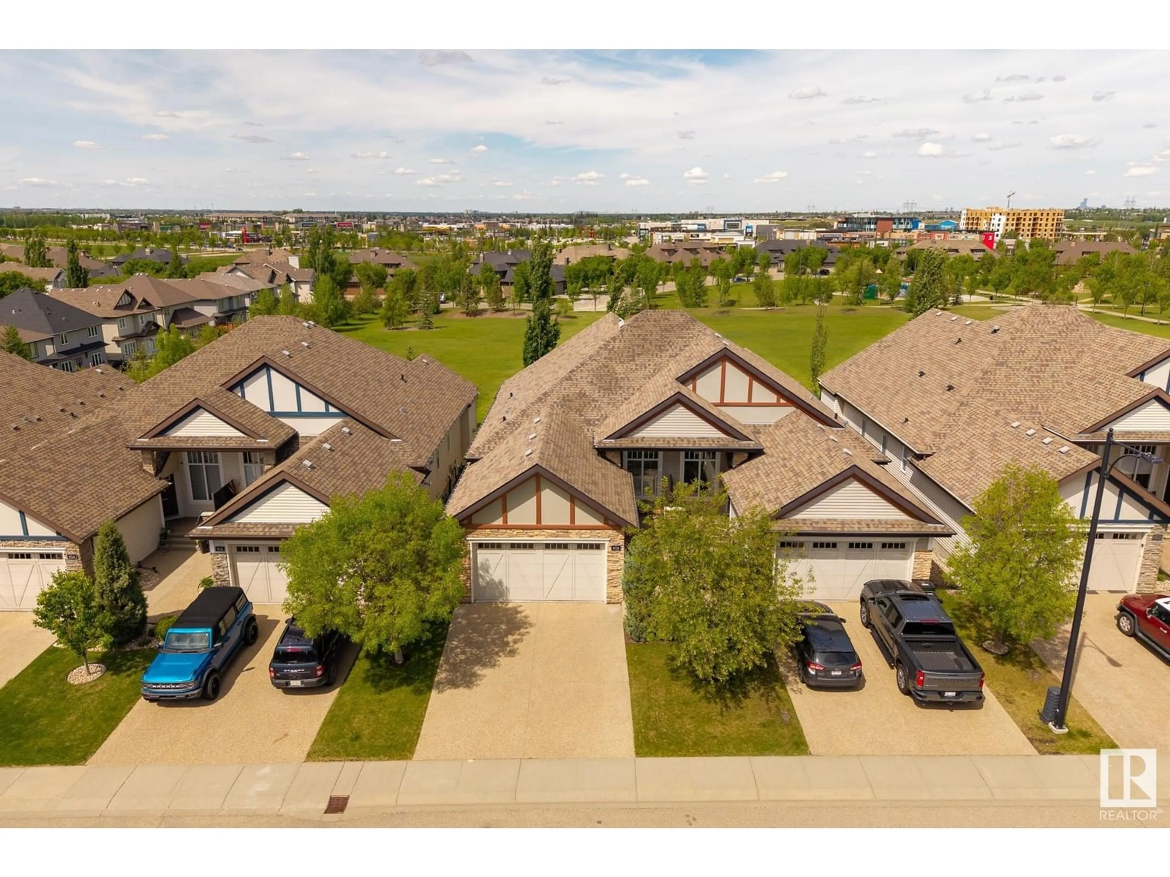 A pic from outside/outdoor area/front of a property/back of a property/a pic from drone, street for SW - 918 ARMITAGE CO, Edmonton Alberta T6W0K6