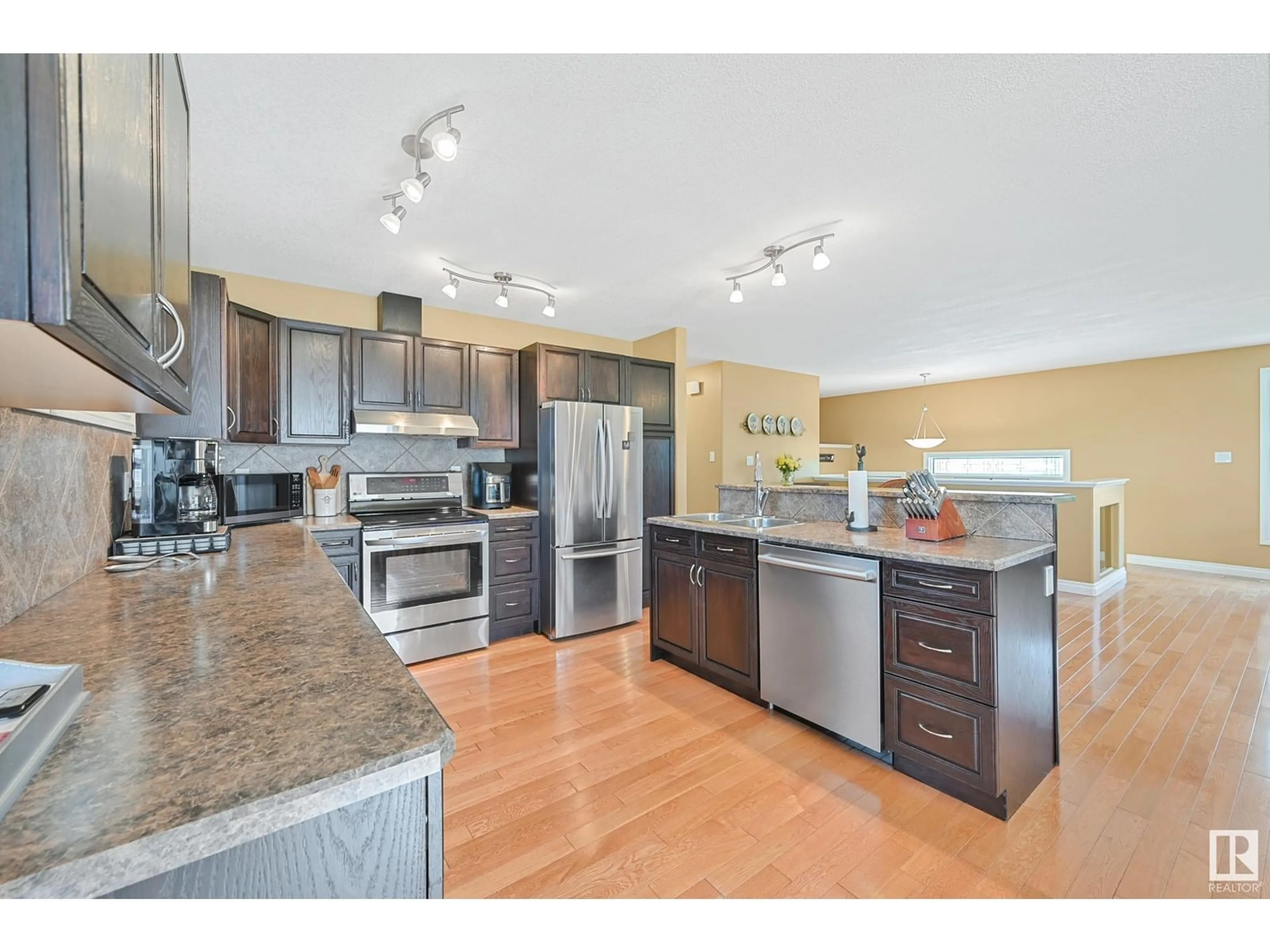 Open concept kitchen, unknown for 528 6 ST, Thorhild Alberta T0A3J0