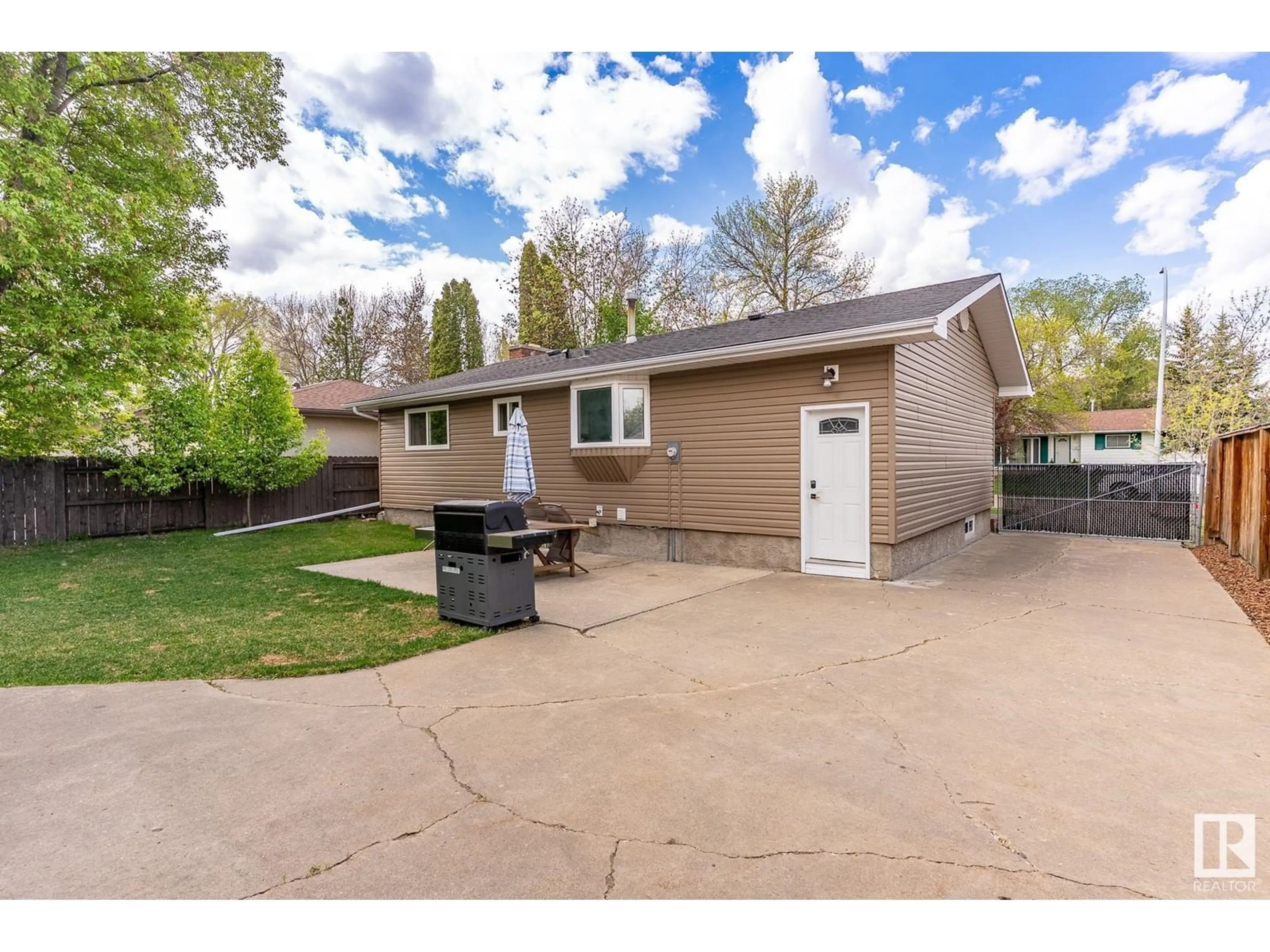 Unknown for 55 EAGLE DR, Sherwood Park Alberta T8A0E1