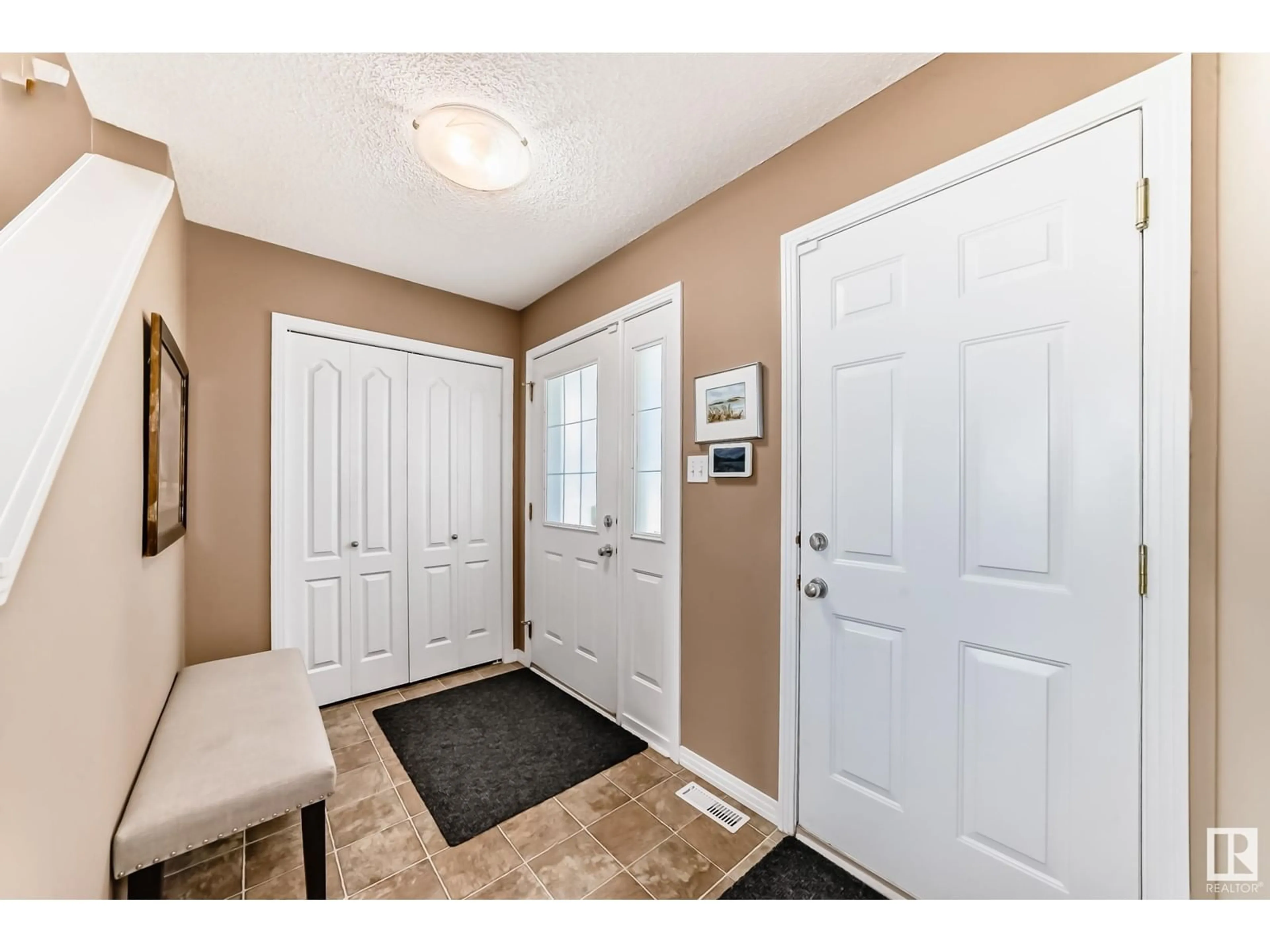 Indoor entryway for 1965 GARNETT WY, Edmonton Alberta T5T6T5