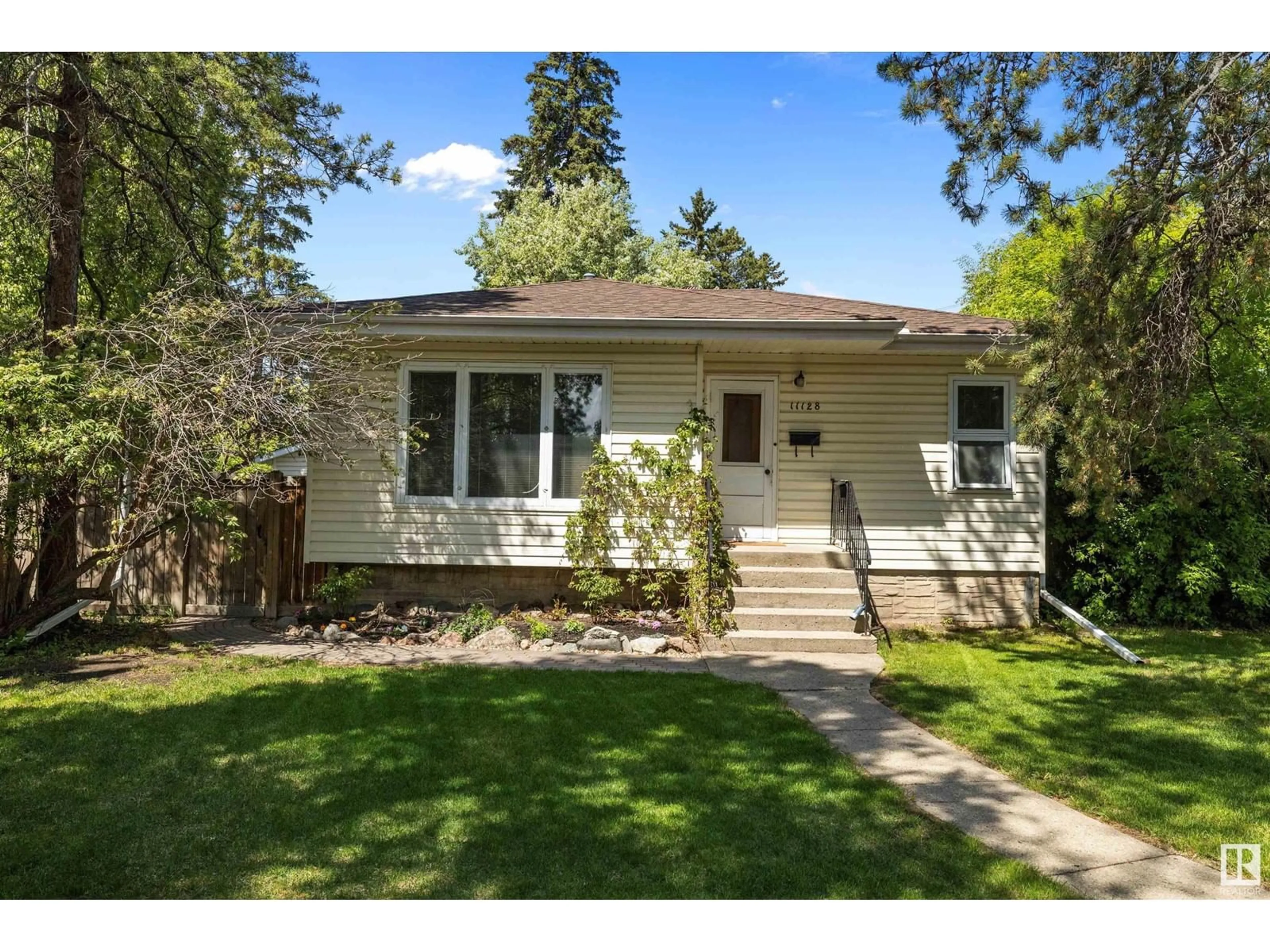 Home with vinyl exterior material, street for 11128 75 AV, Edmonton Alberta T6G0H2