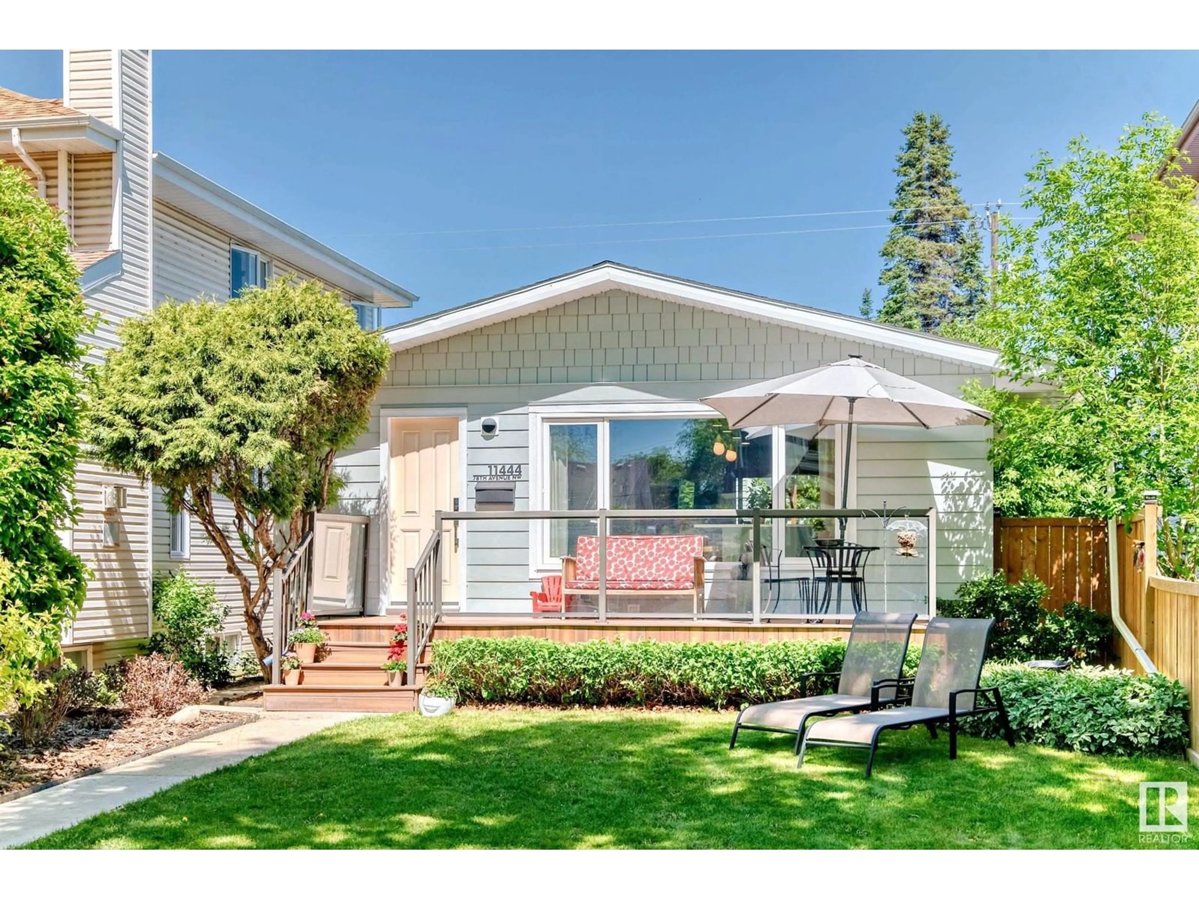 Home with vinyl exterior material, street for 11444 78 AV, Edmonton Alberta T6G0N3