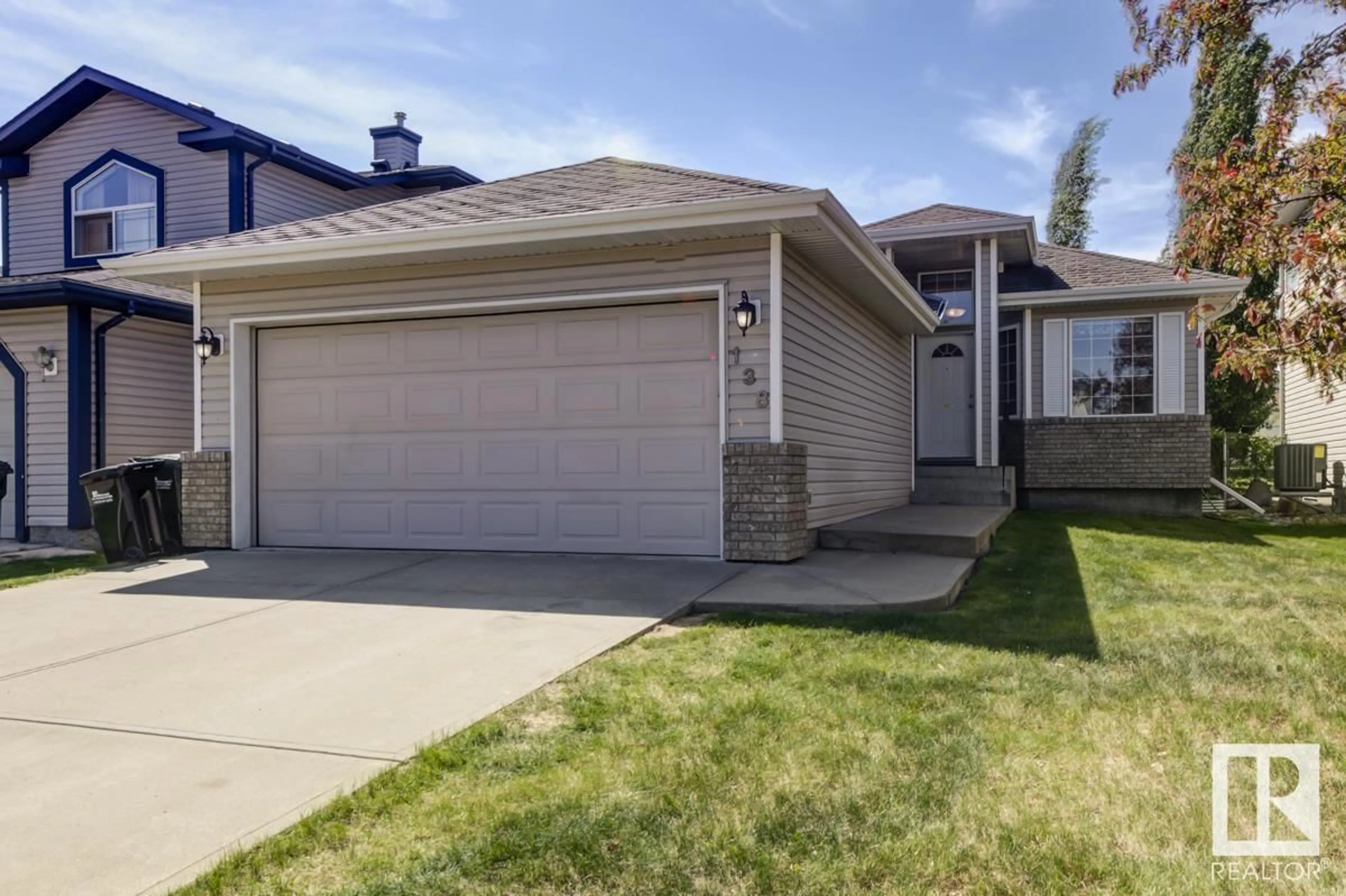 Home with vinyl exterior material, street for 138 SUNFLOWER CR, Sherwood Park Alberta T8H2N2