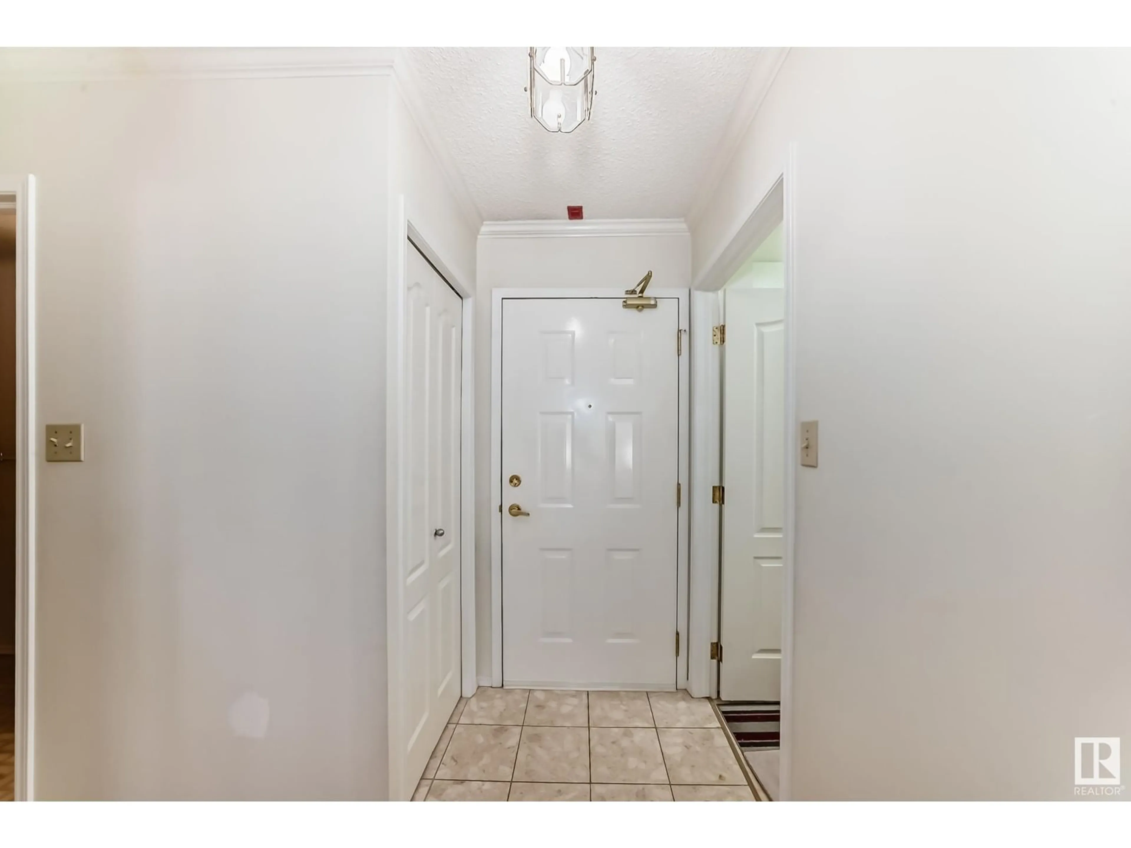 Indoor entryway for 319 - 17151 94A AV, Edmonton Alberta T5T5Z9