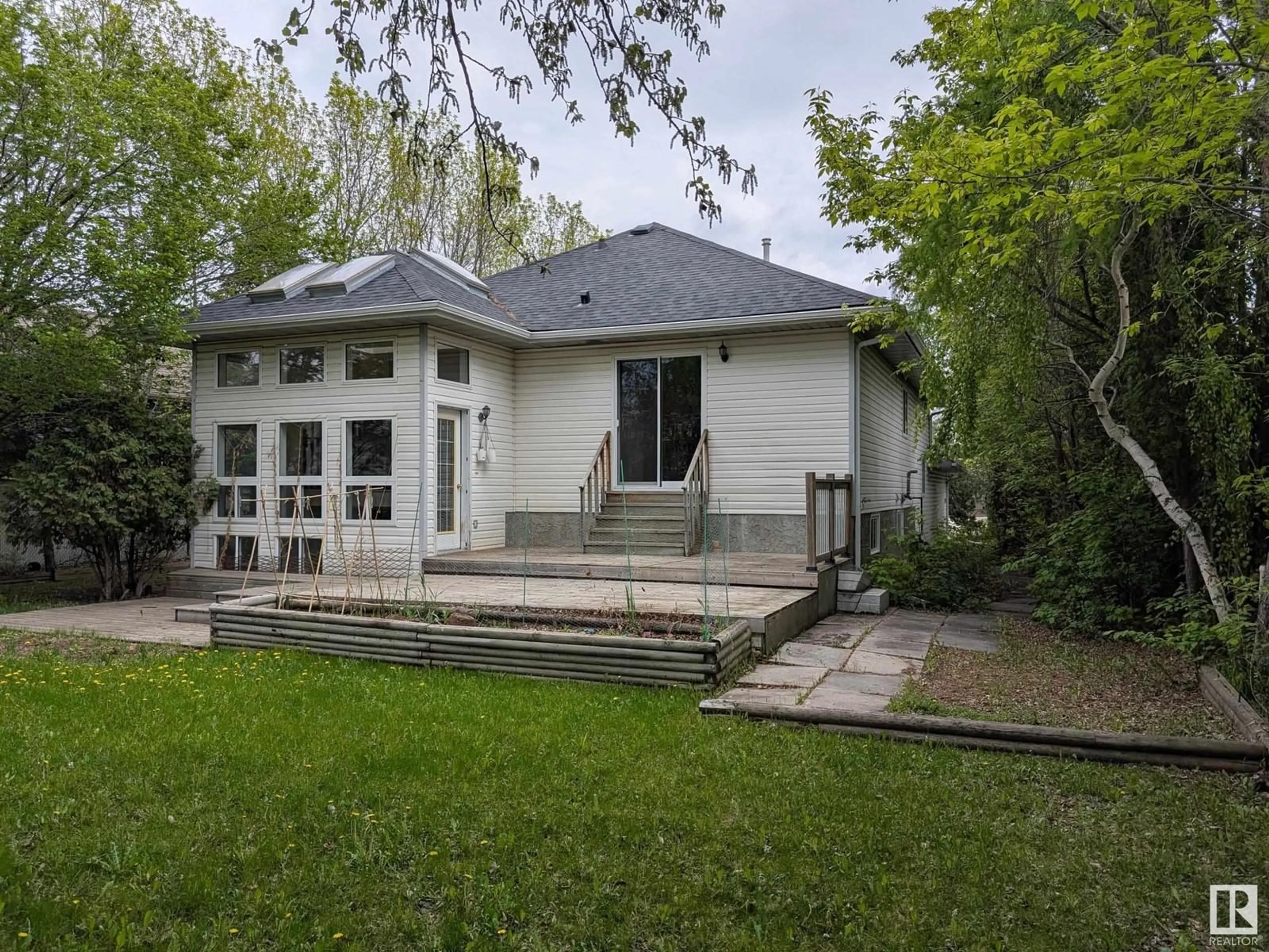 Unknown for 221 GRANDIN DR, Morinville Alberta T8R1H6